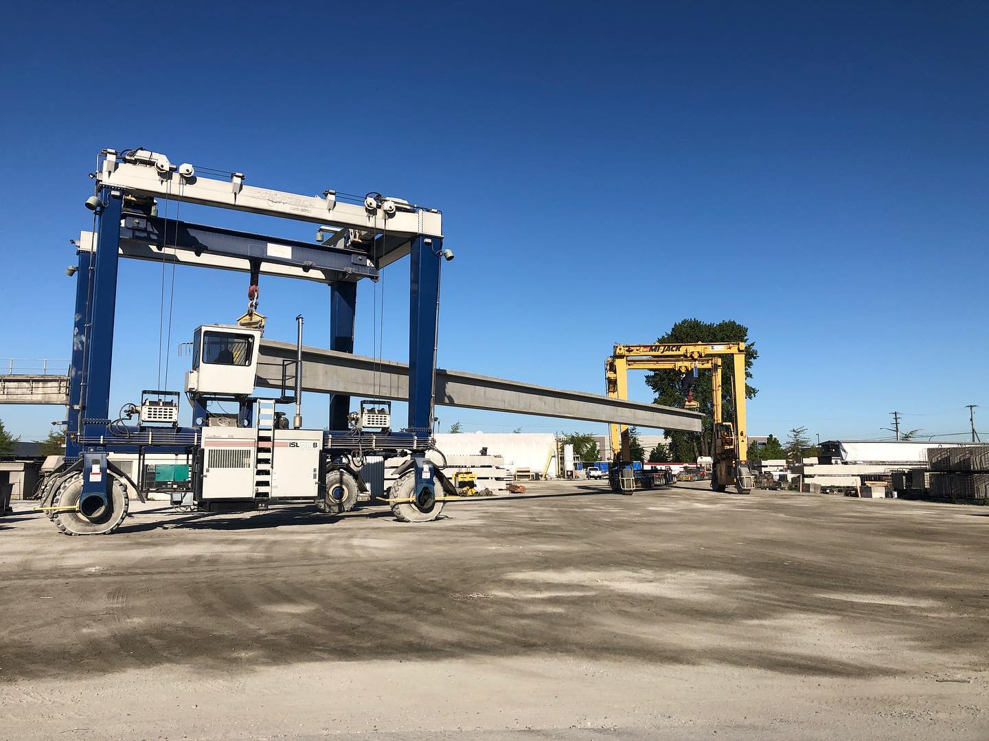 Loading out some 40m long box... - Con-Force Structures Ltd.