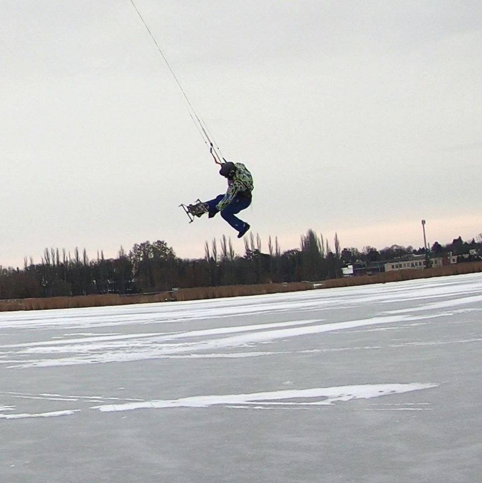 Ozone Pocket Rocket relaunch SNAFU corkscrew. QUESTION: In the water ...