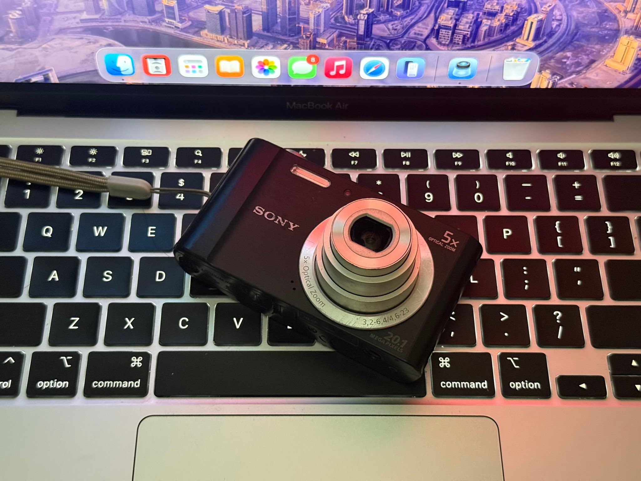 Sony cyber shot with wifi 18.2 megapixels DSC-WX200 going at k2000