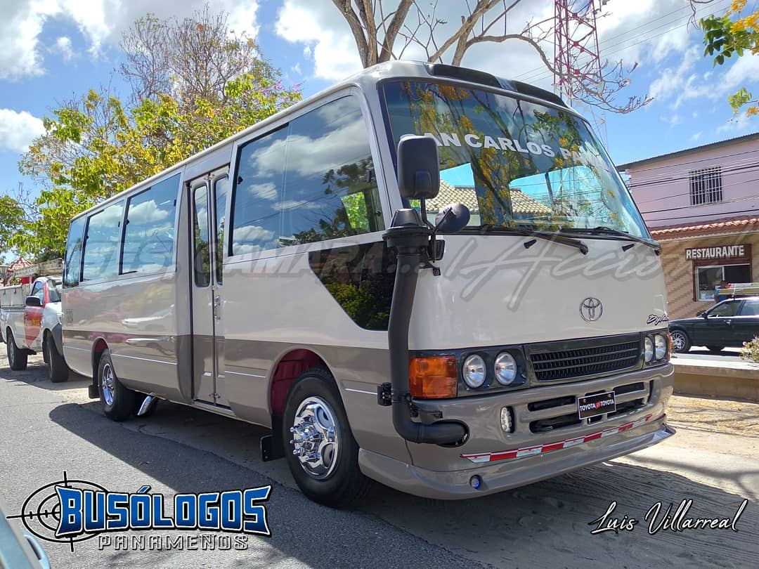 Toyota Coaster HZB50L como la unidad... - Busólogos Panameños