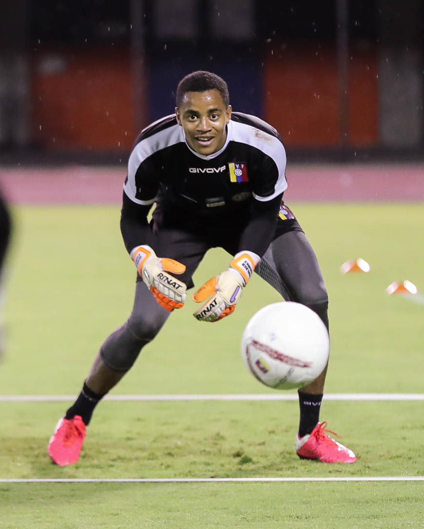 F5 Vinotinto - La @selevinotinto completó ayer en horas de...