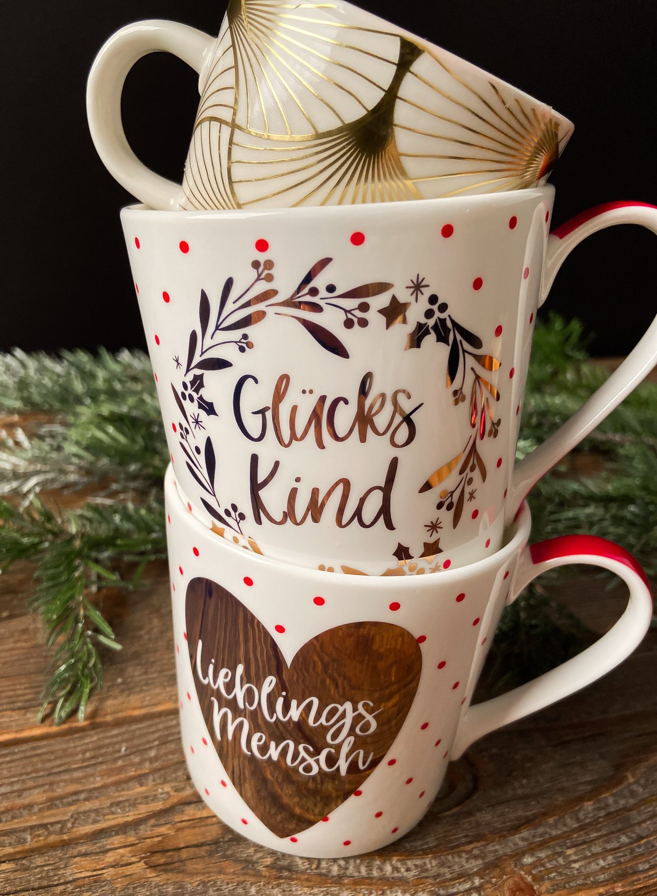 Wir lieben es, schöne Tassen zu verschenken.☺️ Ob zu Weihnachten, Geburtstag oder einfach mal so, um eine kleine Freude zu bereiten... Zusammen mit einem schönen Tee oder einem leckeren Kaffee und
