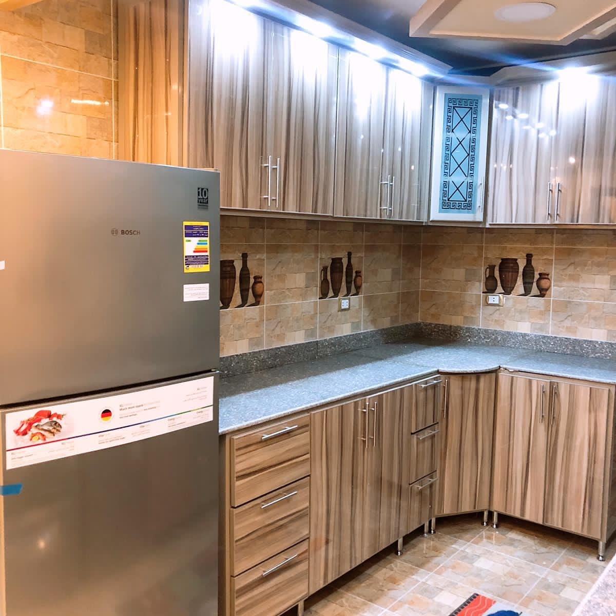 ‫تسليم ابواب&hellip; أبناء الطويل لأعمال الالوميتال وقطاعات upvc‬