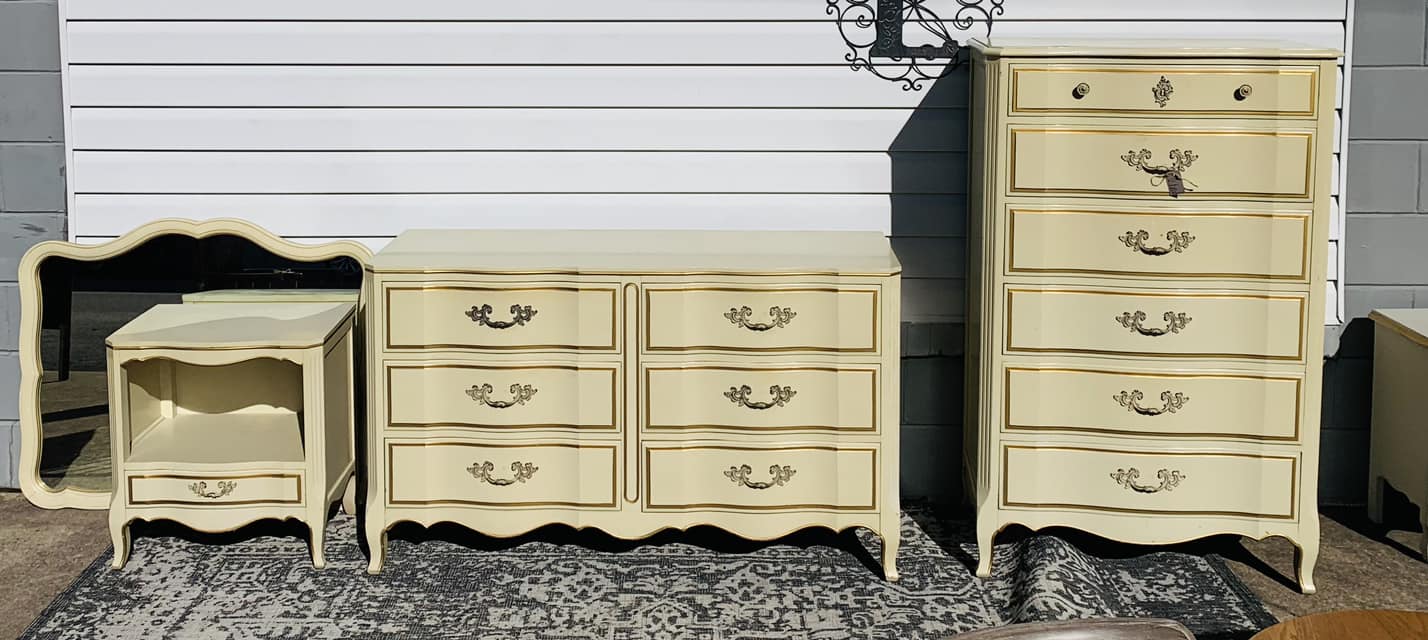 vintage ladies dresser set Vintage Ladies Bakelite Vanity Dresser Set Of 3 Pyralin French Ivory
