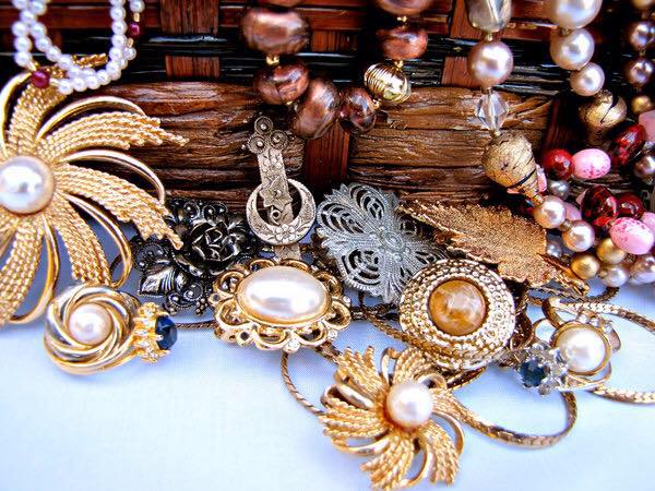 Slangevar Vintage Jewellery and Collectables
