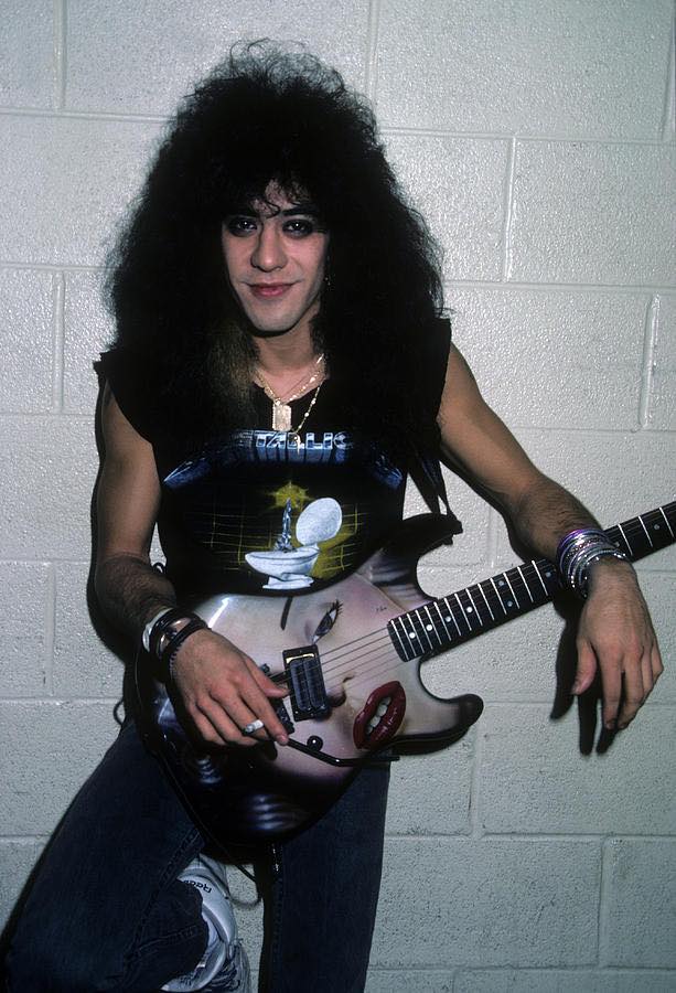 Another amazing guitarist gone. R.I.P. Jeff Labar Gonna crank up