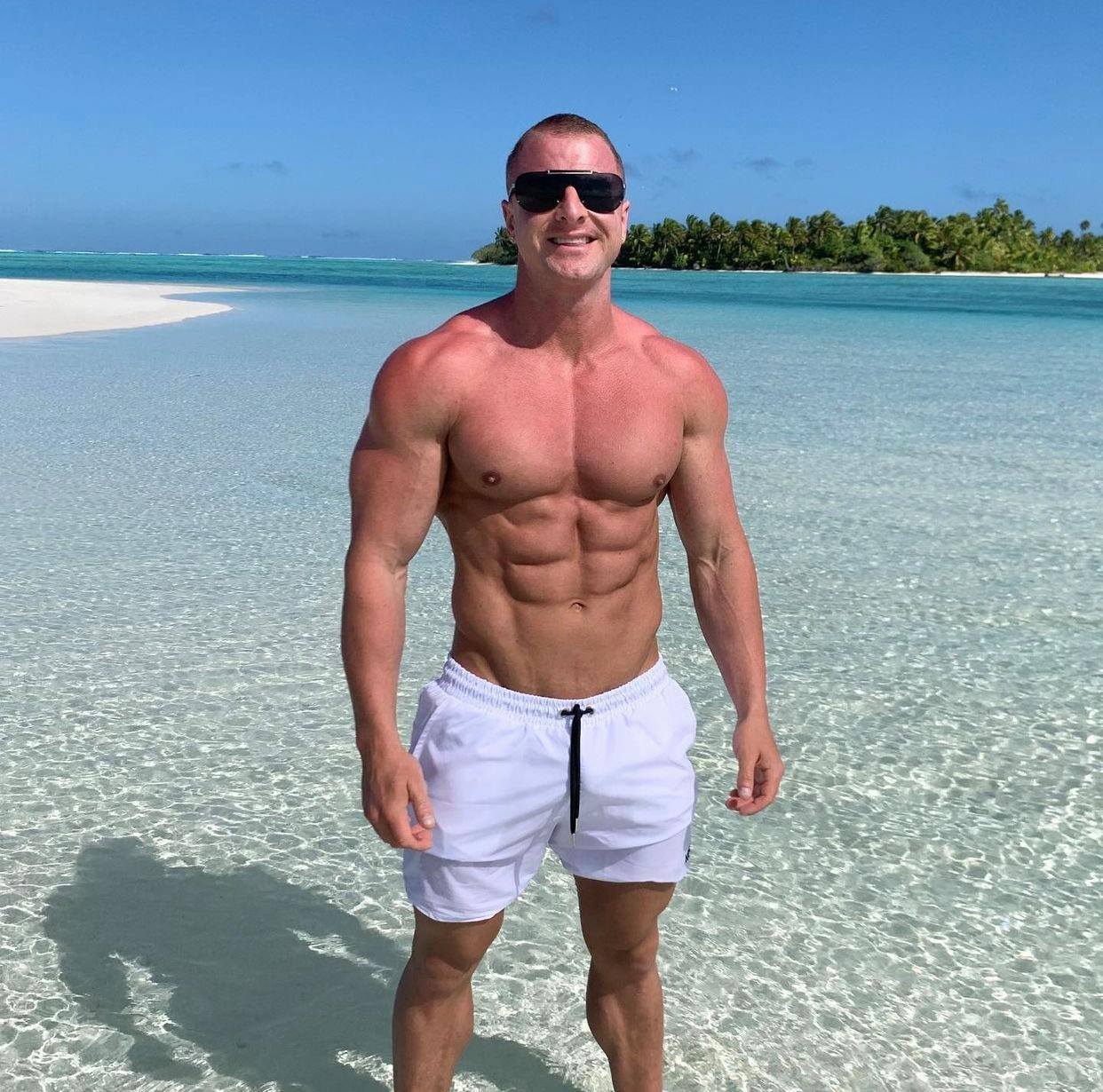 Josef - New profile pic. 😎 Free workouts: https://jrf.fitness/fb ...