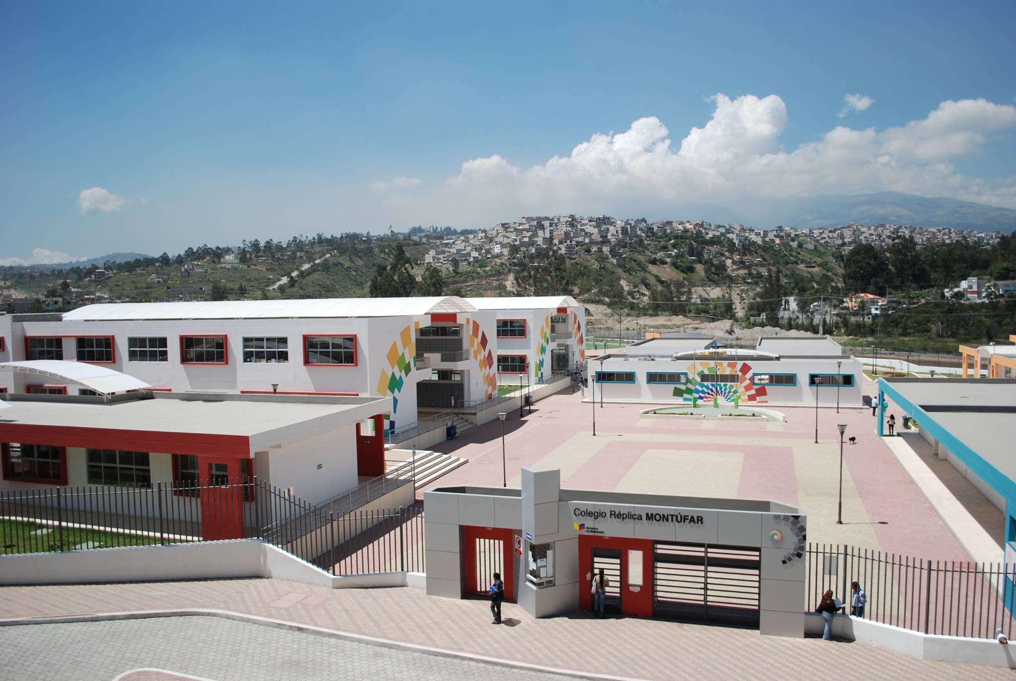 Unidad Educativa Réplica Juan Pío Montúfar