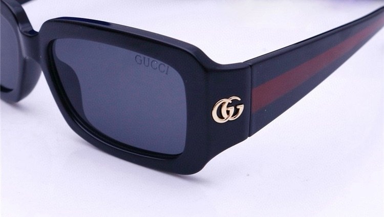 Polarized Aviator Sunglasses For Men & Women – UV Protection, Lightweight Metal Frame, Retro Style