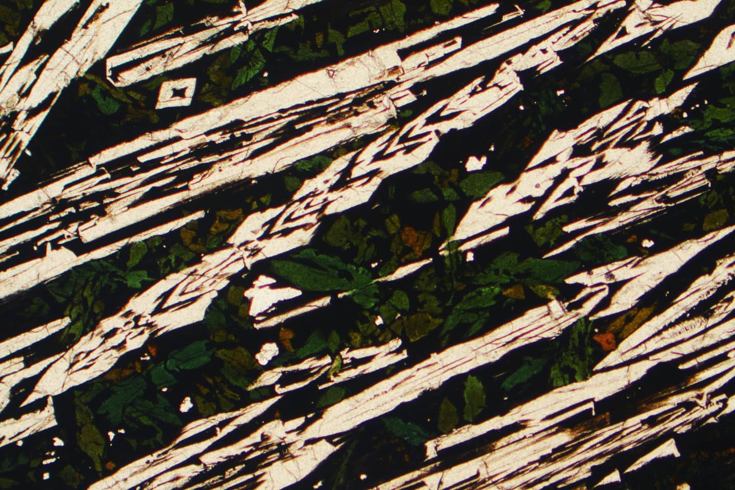 Skeletal olivine and green pyroxene... - Alexstrekeisen.it