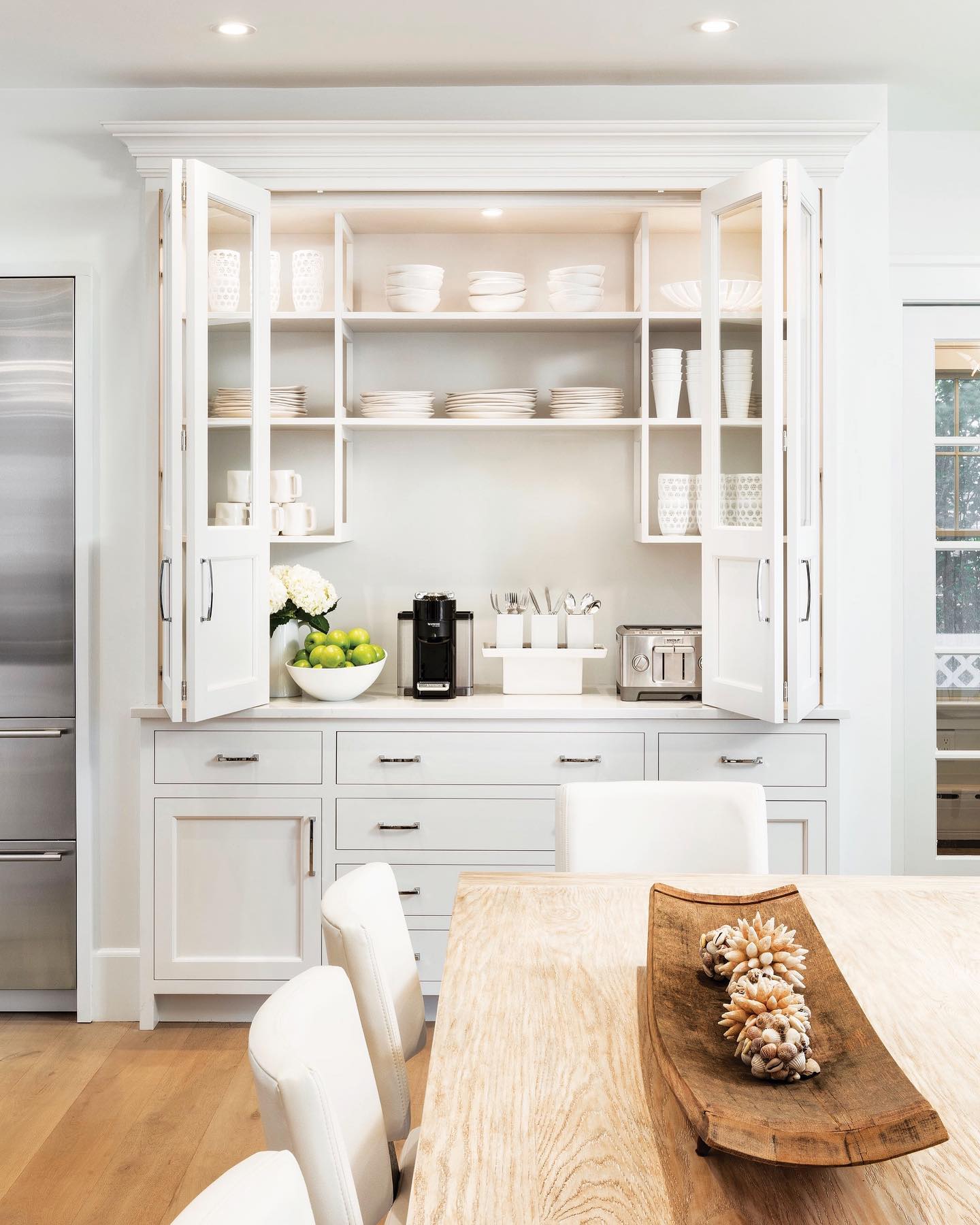 Design NJ - This breakfast bar - part of a large kitchen...