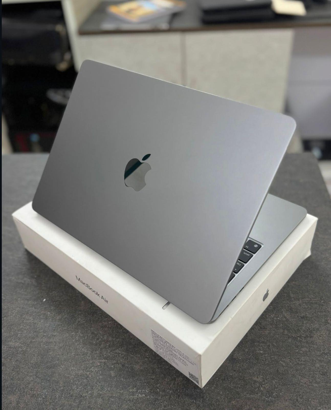 Apple MacBook Air M3 Chip 13