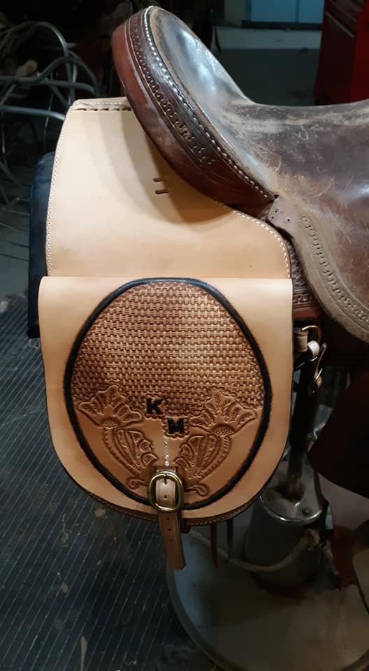 M Hanging K Saddles and Tack