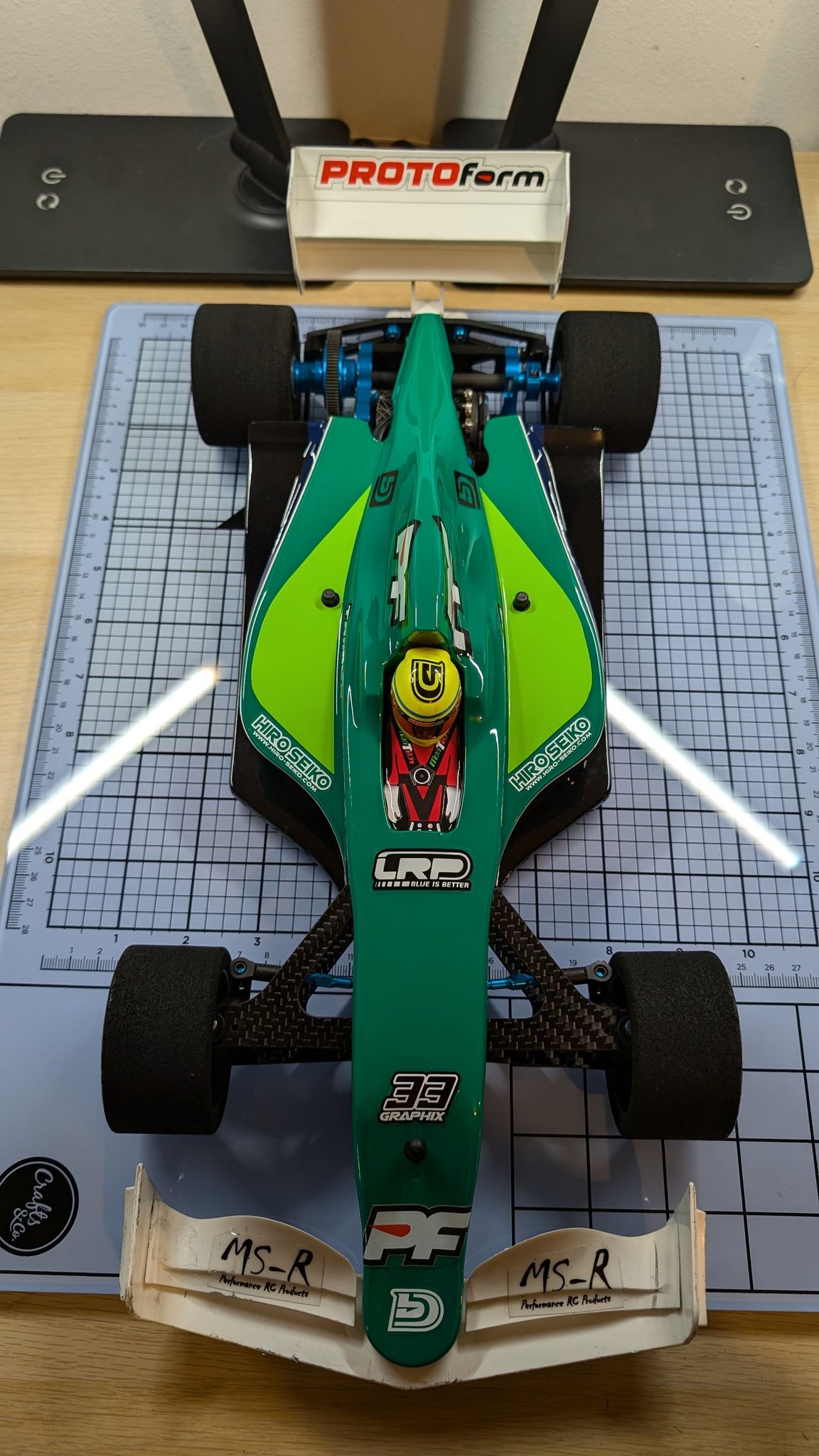 Custom Tamiya F1 chassis with Jordan 191 body