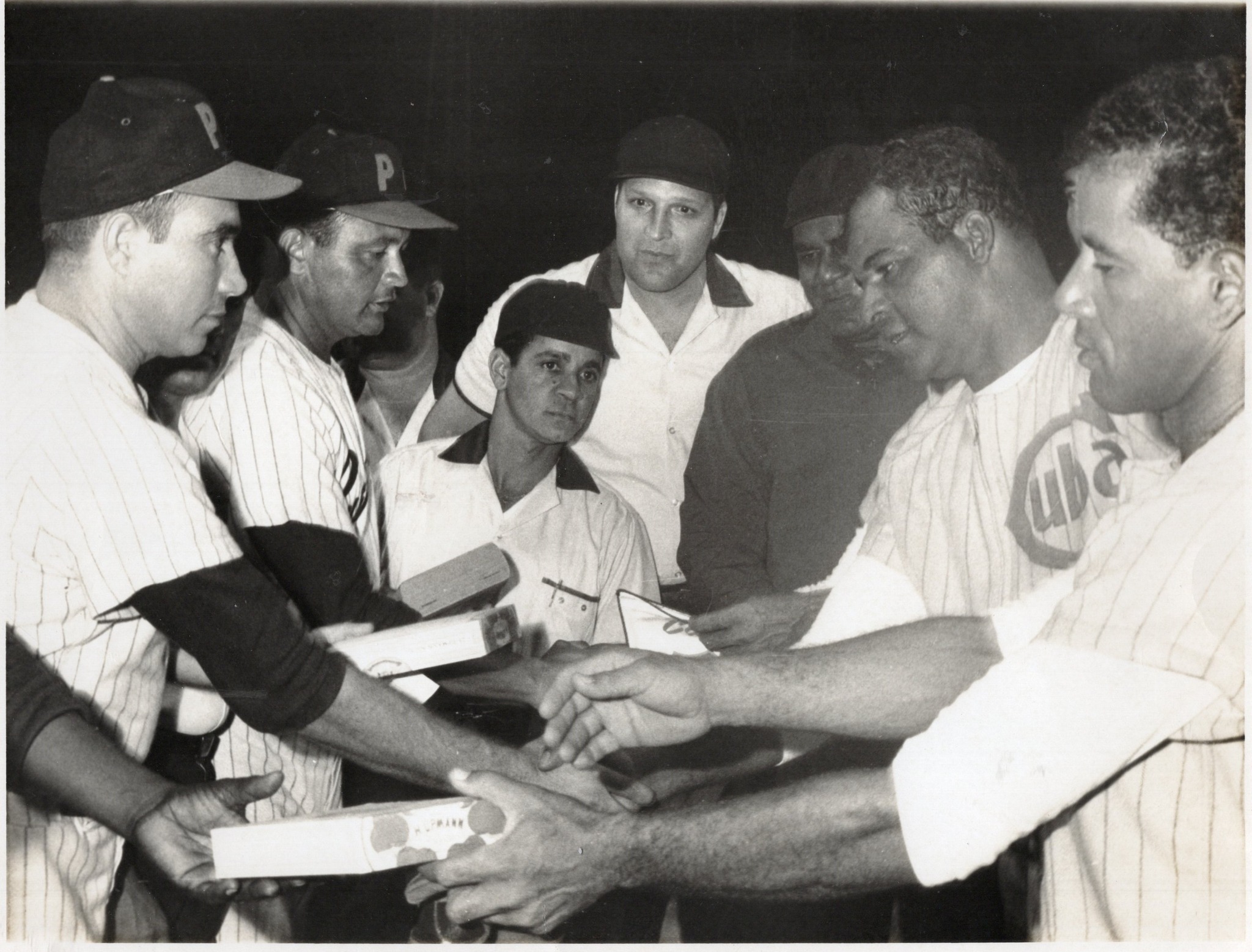 Machucón de foul | LOS CUBANOS, generosos, obsequiaron a los boricuas ...