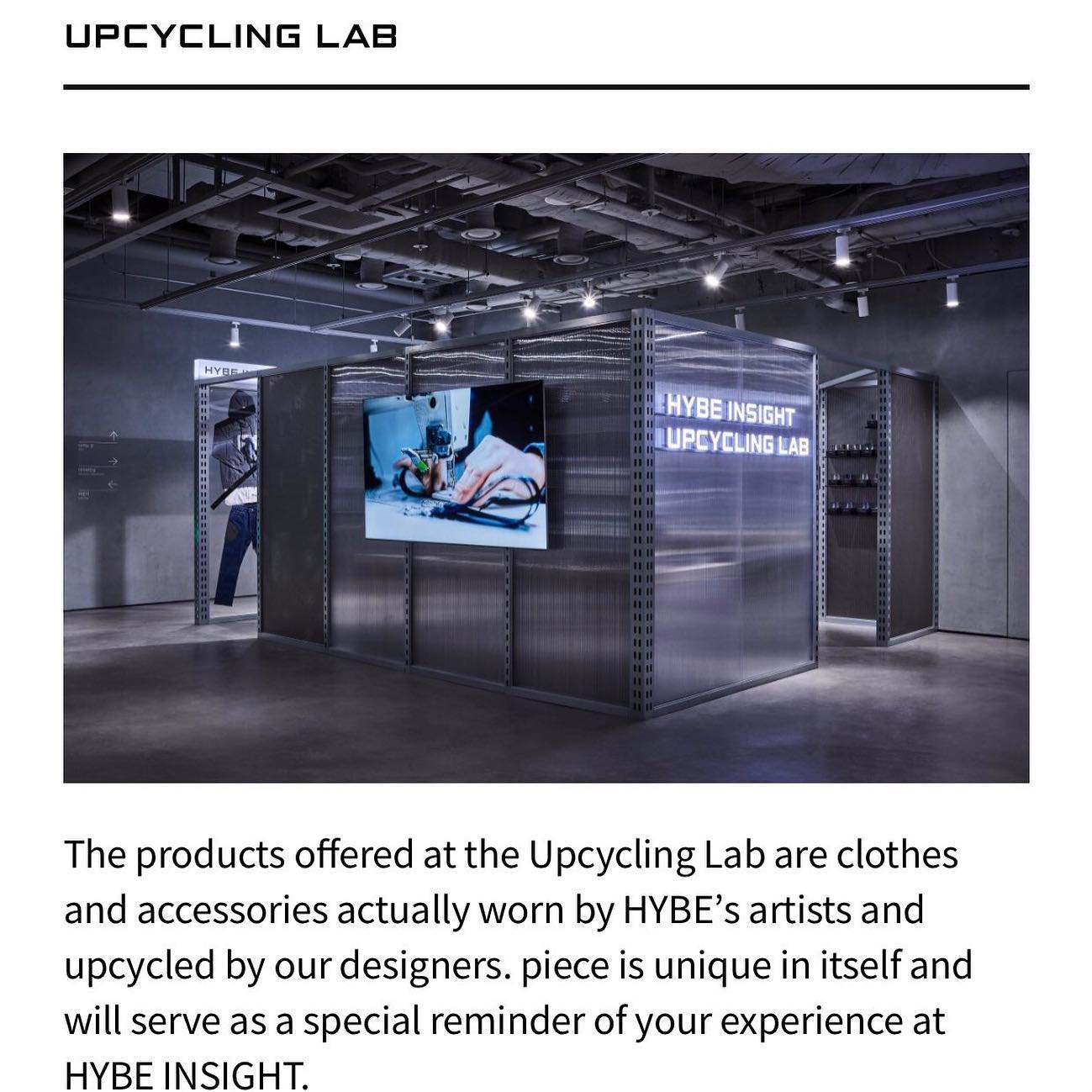 HYBE MUSEUM - UPCYCLING LAB HYBE BTS KEYRING •Piece from clothes