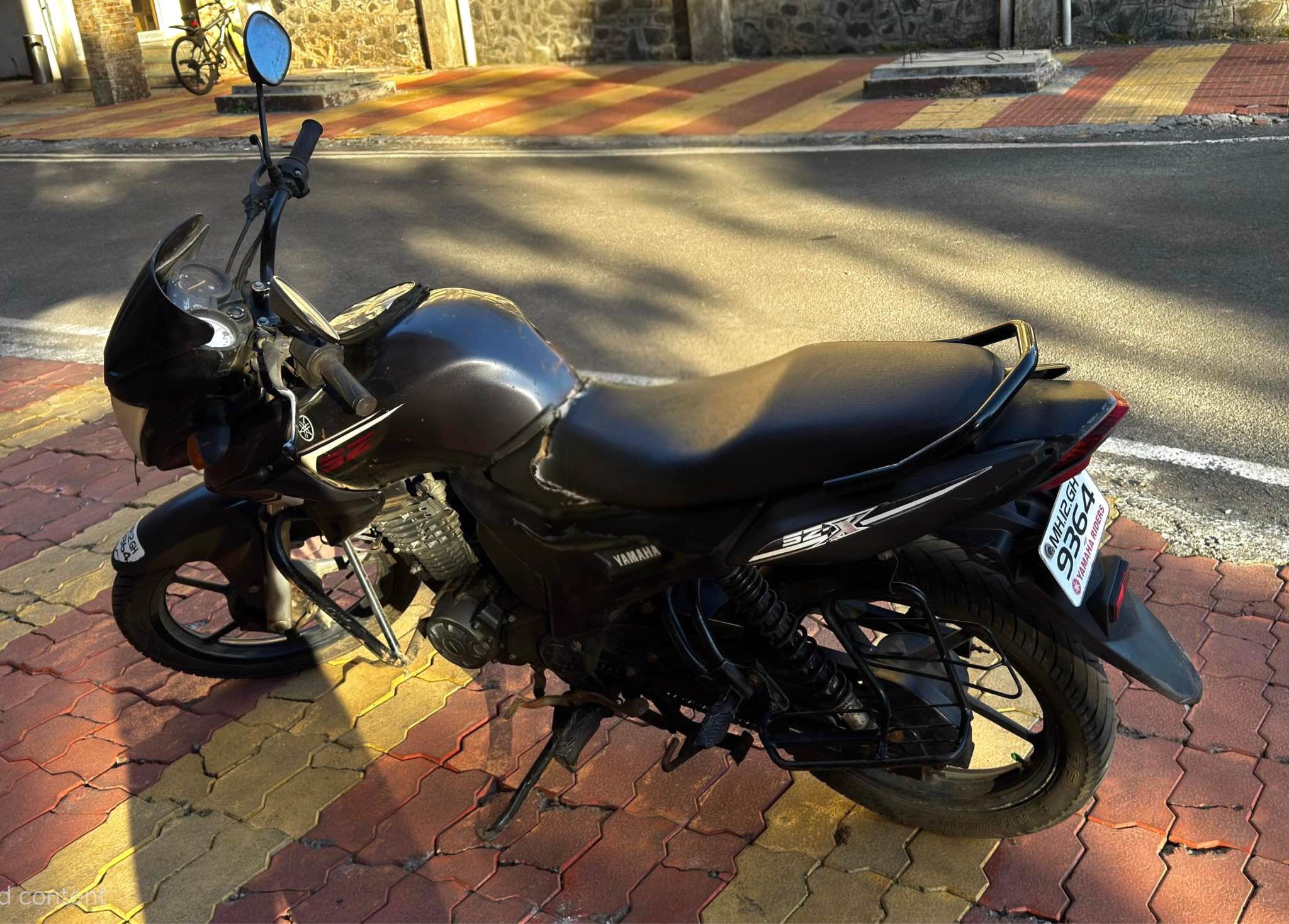 Well-maintained 2010 Yamaha SZ-X in good running condition. Engine