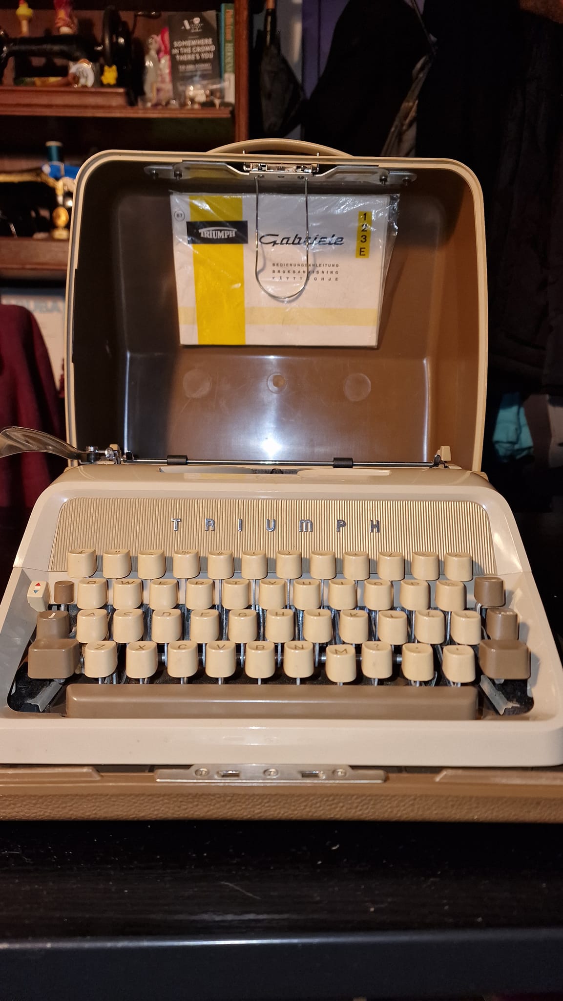 What is the history of the Triumph Gabriele 12 typewriter?