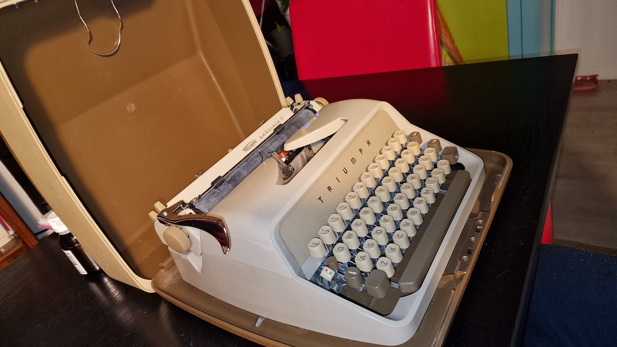 What is the history of the Triumph Gabriele 12 typewriter?