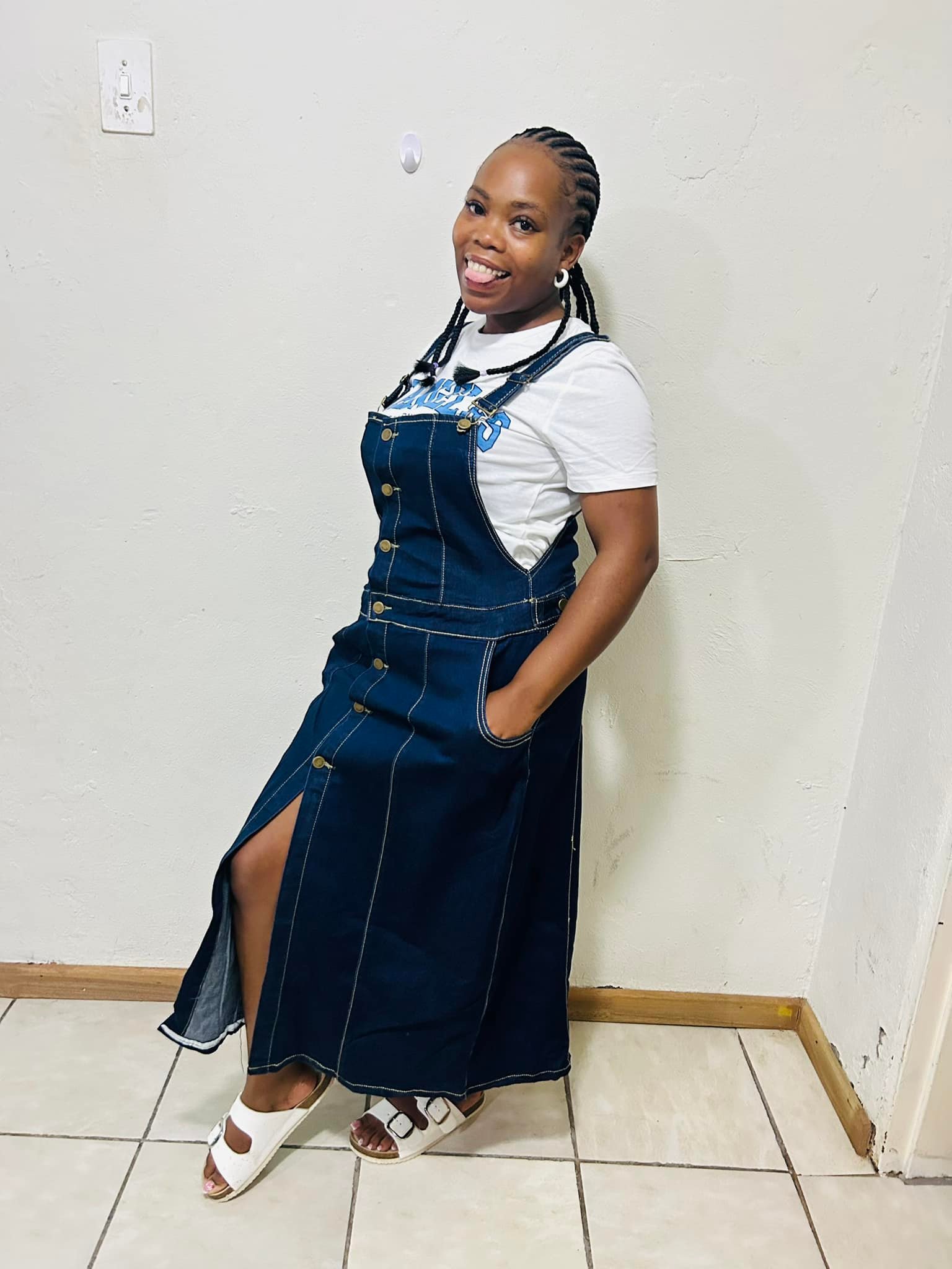 denim delela dresses 🔥🔥🔥 Each M100 Bale M3000 -M3500 Re fumaneha mohahong o mosehla Tlasa Usave eka lepoqong . Room C5 56686859 / 53954276 / 58133744 midi_dresses 85% Cotton 15% PolyesterImportedAvailable Some green wedding inspiration For ladies Size | UK sizes:11.5