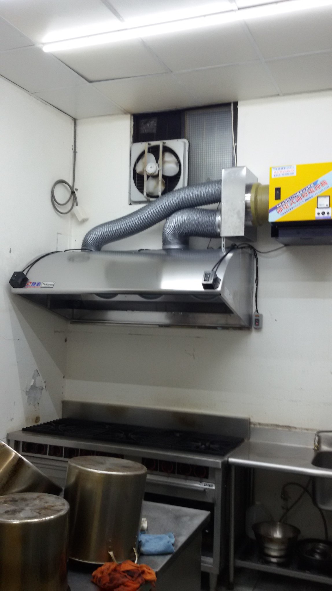 隆泰牌廚房器具 深罩擾流式商業用三馬達排油煙機r152 S安裝實例圖 Facebook