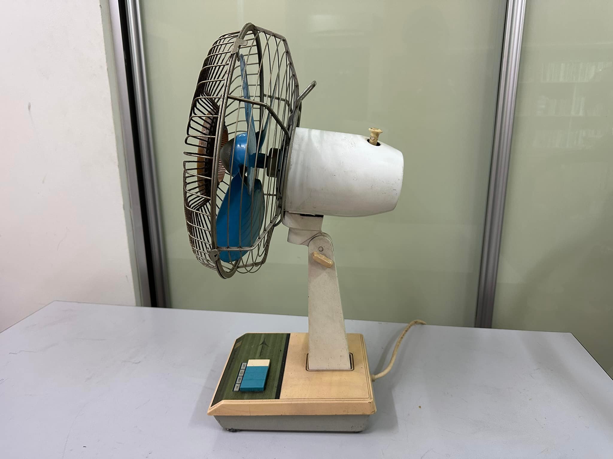 A rare Hitachi D256T1 floor fan. Made in the late 70s/early 80s in