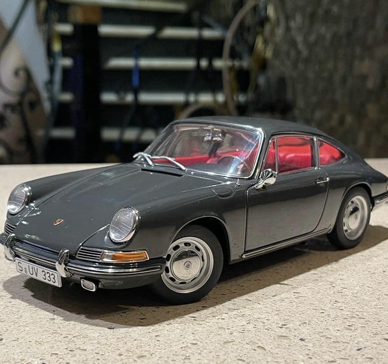1964 Porsche-911 2.0 Coupe. 1:18 AUTOart Museum Edition.