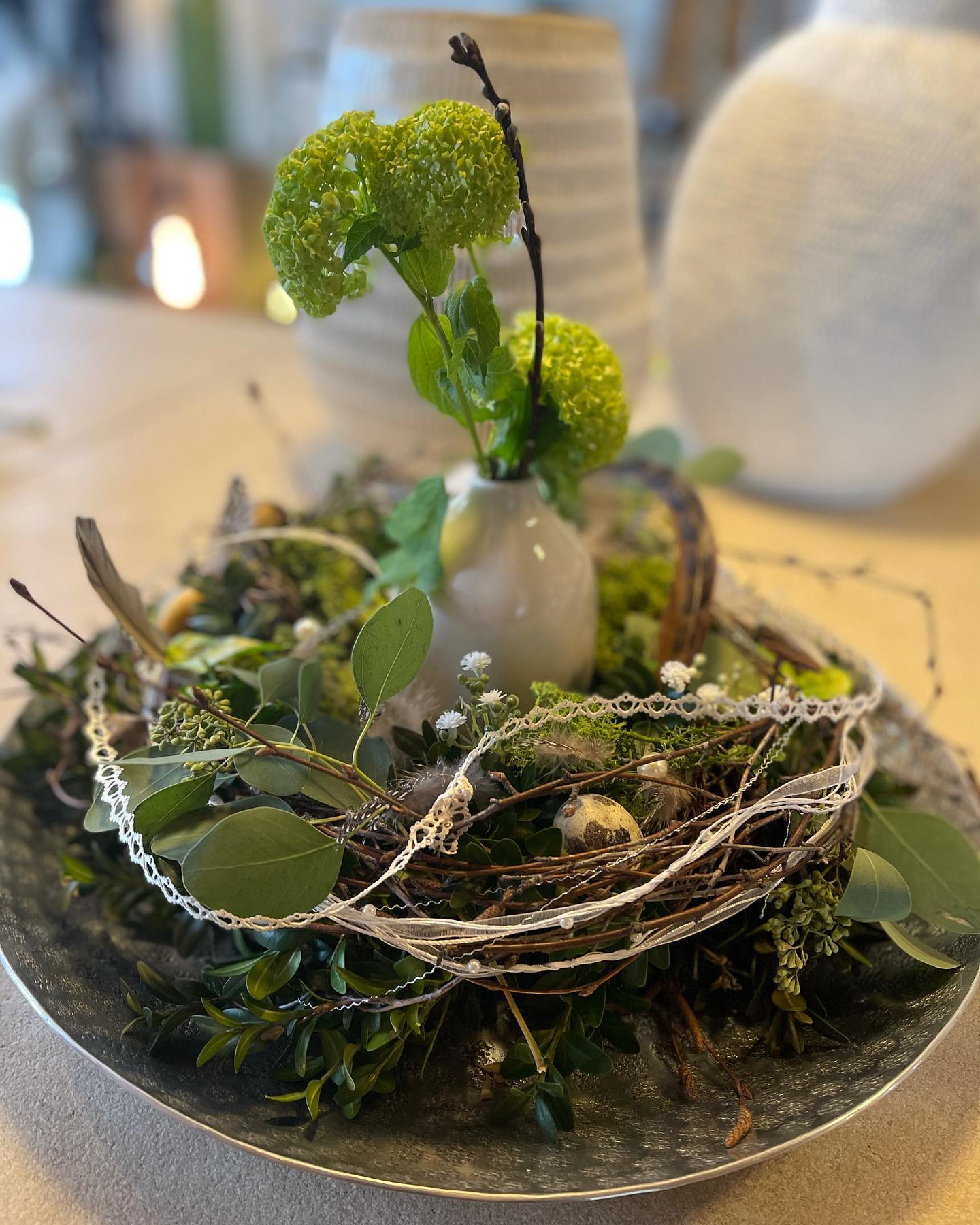 Natur ist am schönsten 🌾🍃🎍Frühling, 🌱🪴🌱Grüntöne, Reben, Kränze, Körbe, Nester... #floristik #deko #gestecke #sträuße #hoops #mainburg #ostern #loops #inspo #freising #frühling #landshut #eier #natürlich #inspiration #home #living #kreuth1