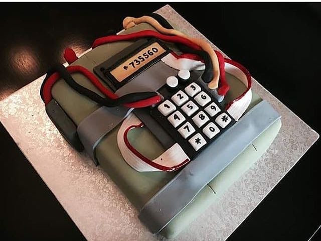 Better Play Game - You have 45 seconds to eat. Counter Strike bomb cake ...