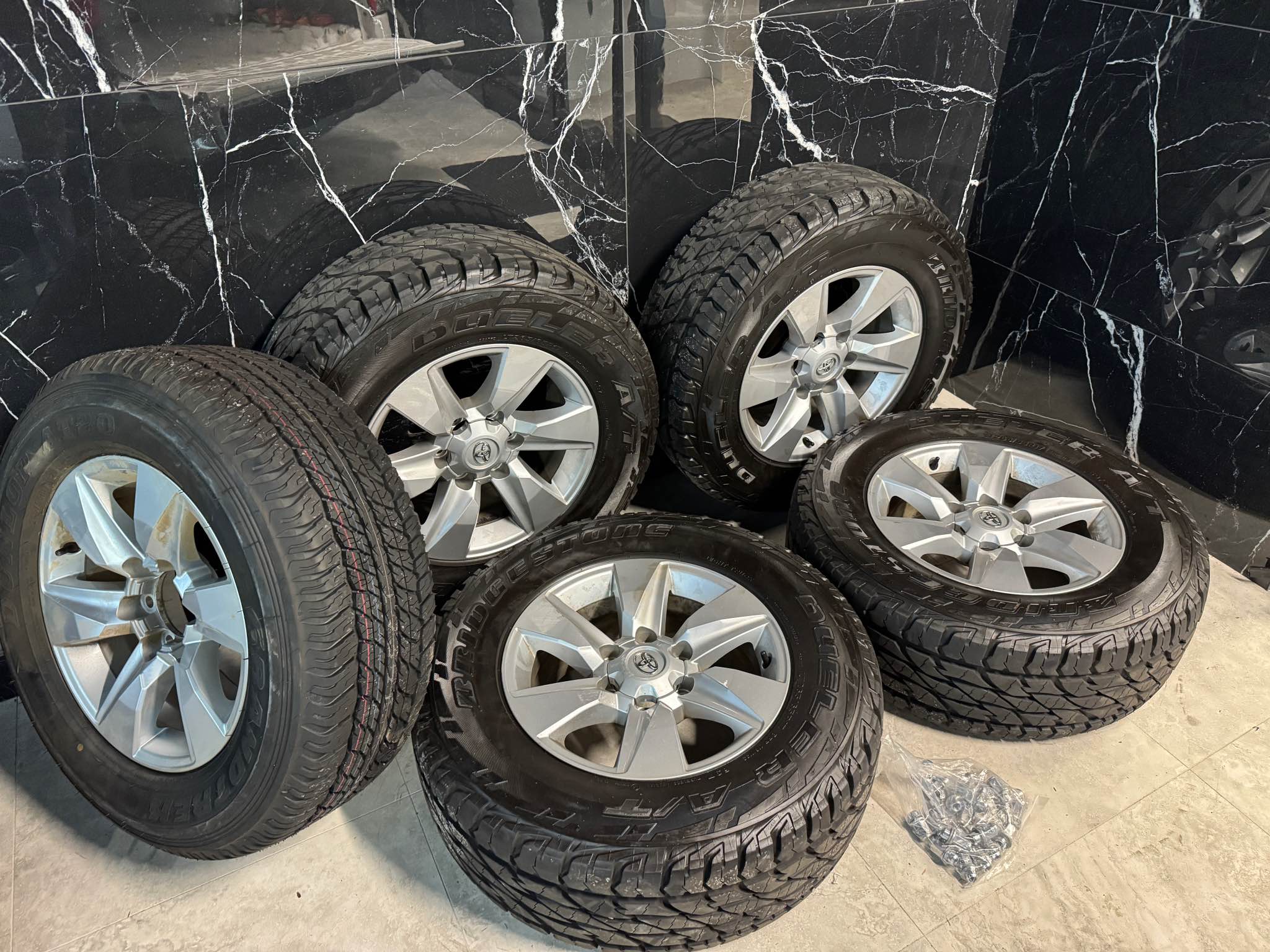 Toyota LandCruiser Prado GXL rims and Tyres Bridgestone Dueler A/T Size ...
