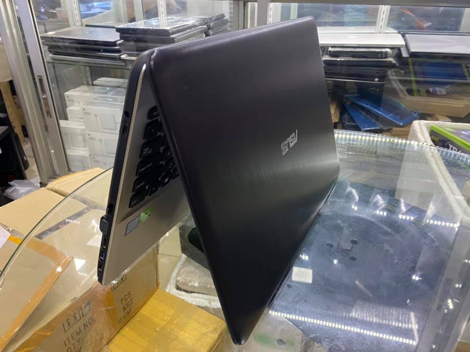 Scheda Madre ASUS X541UVK Con I5-7200U E 8GB RAM - Testata, Usata Ma Funzionante