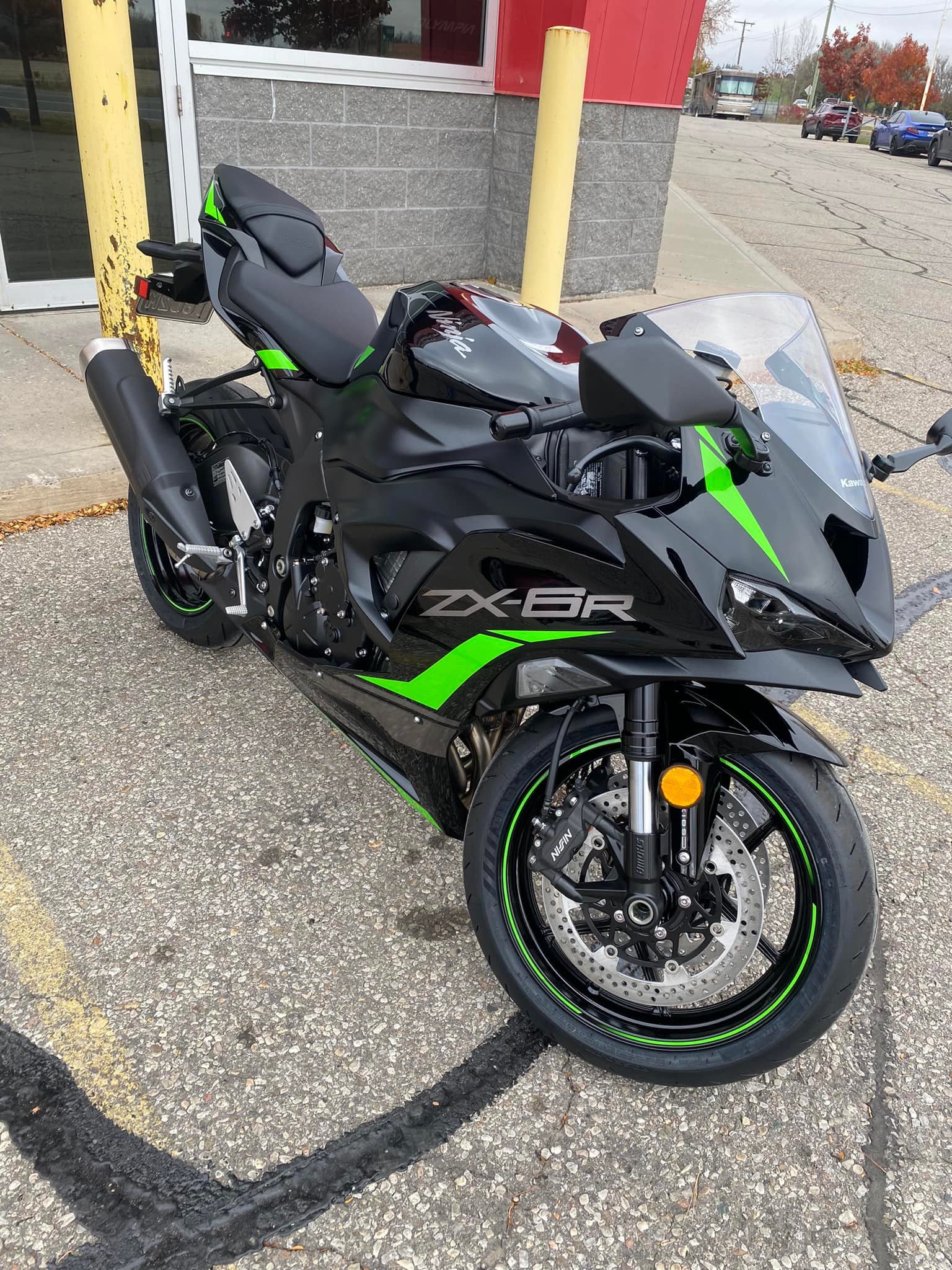 Fika Picked up my 2025 Kawasaki ZX6R bike