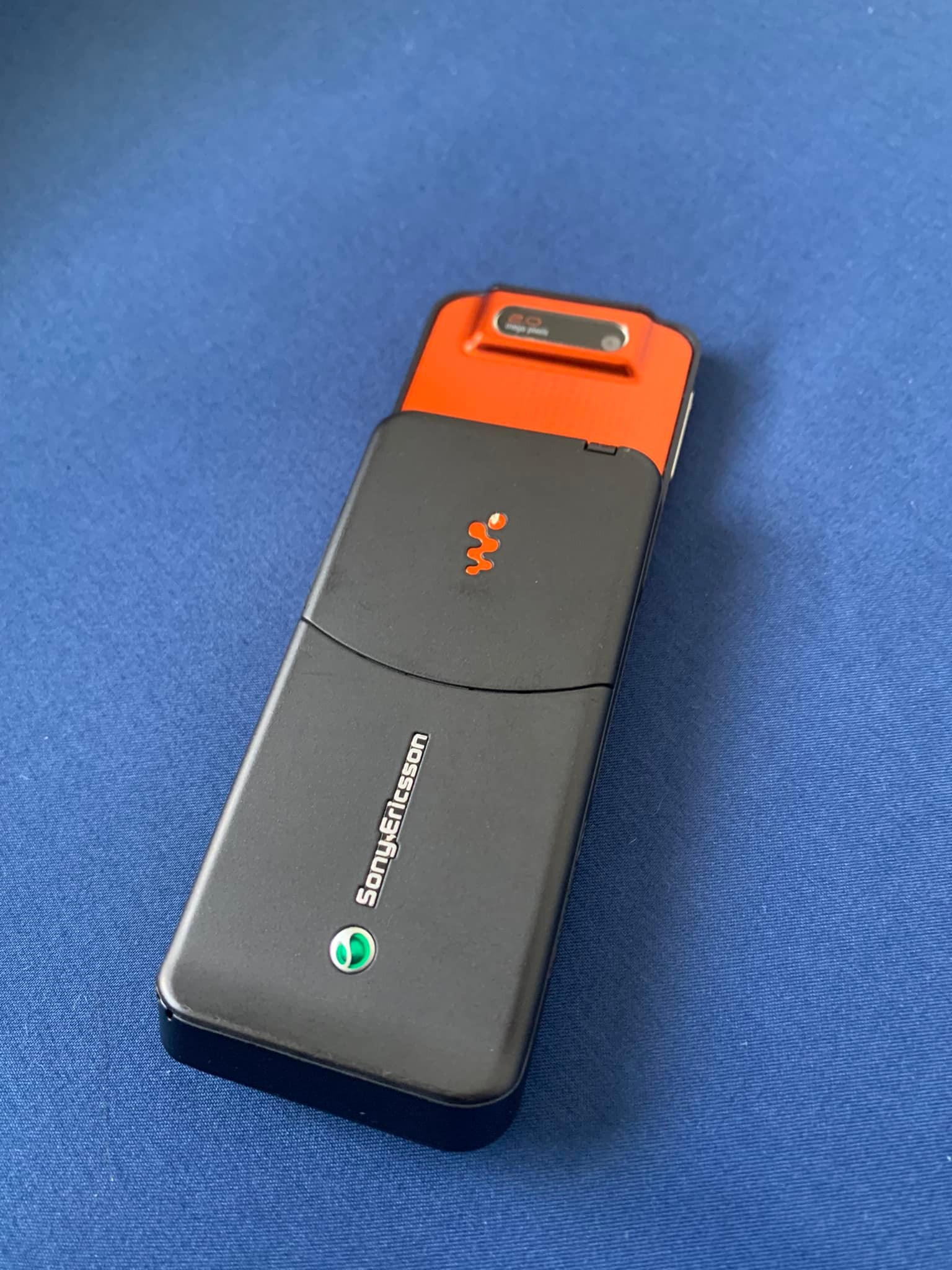 Sony Ericsson URBANO AFFARE (SOY05) – Perhaps SE's sexiest phone