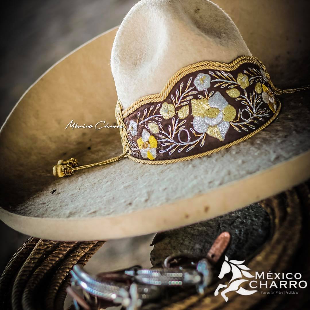 México Charro - Alistando sombrero, riata y espuelas... | Facebook