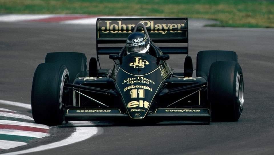 Johnny Dumfries qualifies 17th in Lotus 98T at 1986 Mexican GP