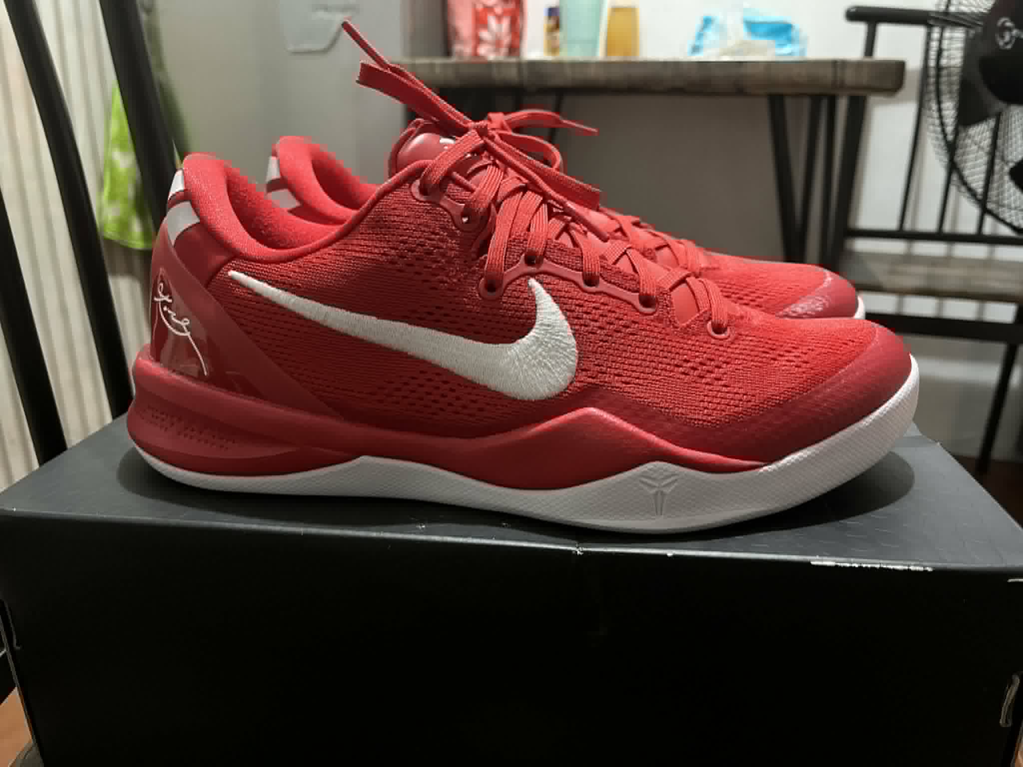 KOBE 8 PROTRO (UNIVERSITY RED/WHITE)
