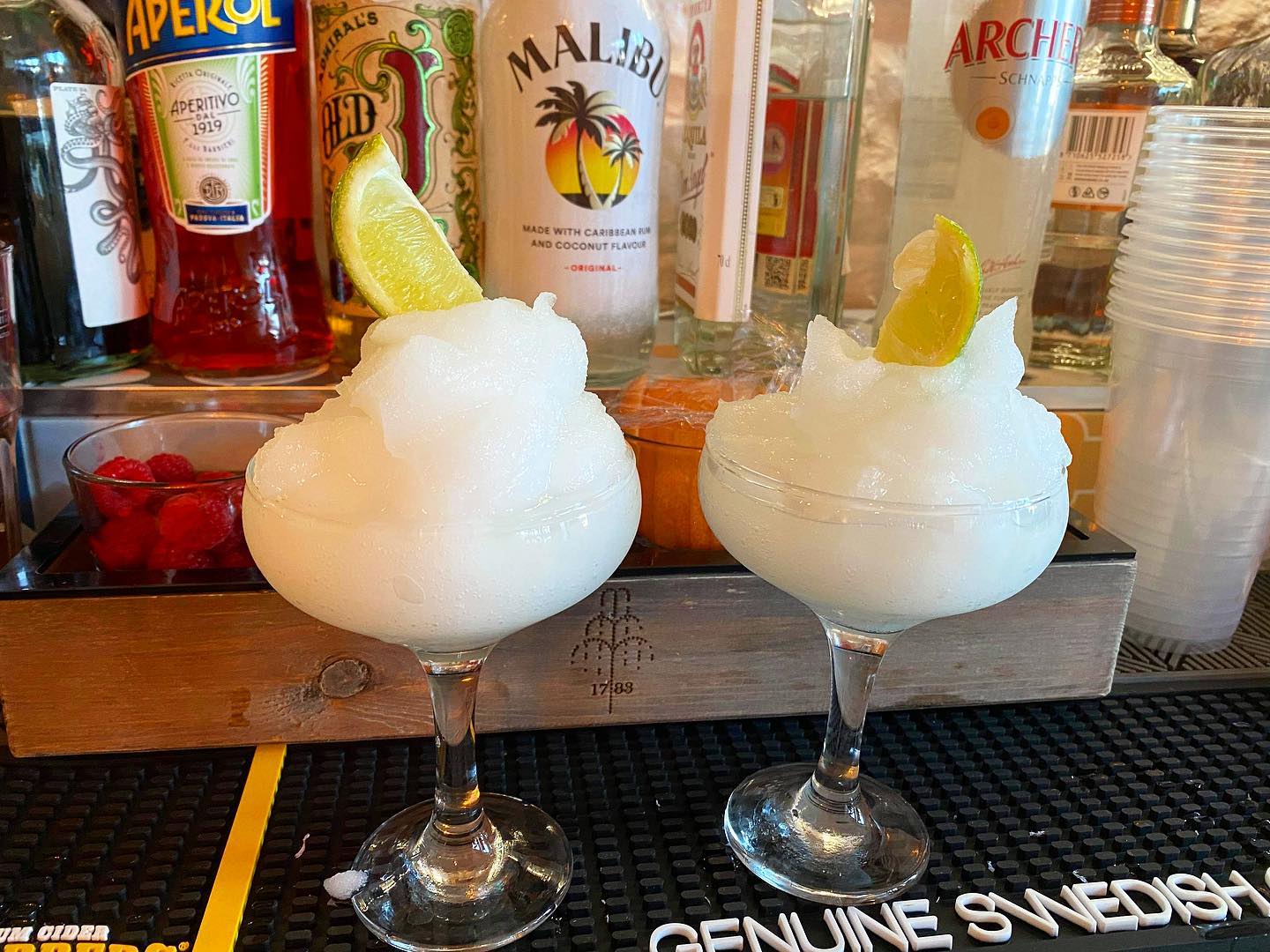 Bar Rakuda - HAPPY FRIYAY🥳🥂 🥂All our tables are now first... | Facebook