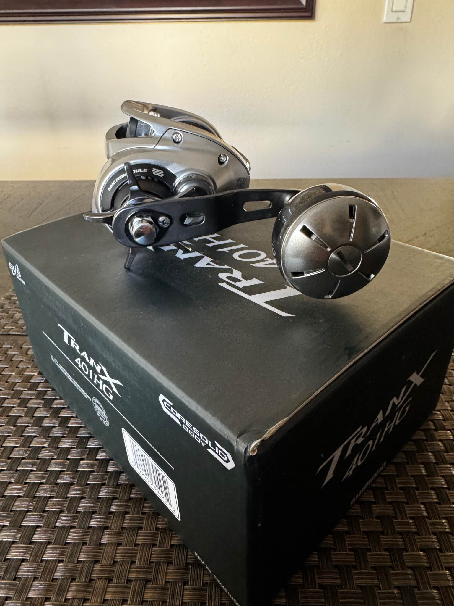 Shimano TranX 401 HG (Left Hand Retrieve), factory power handle