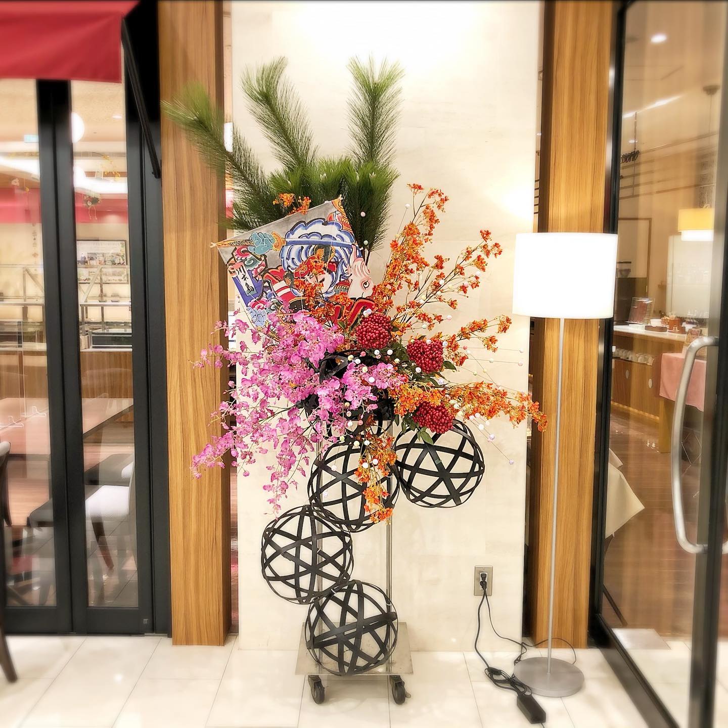 🎍ホテルの玄関に門松が届きました🎍 門松は『年神様をお迎えする目印