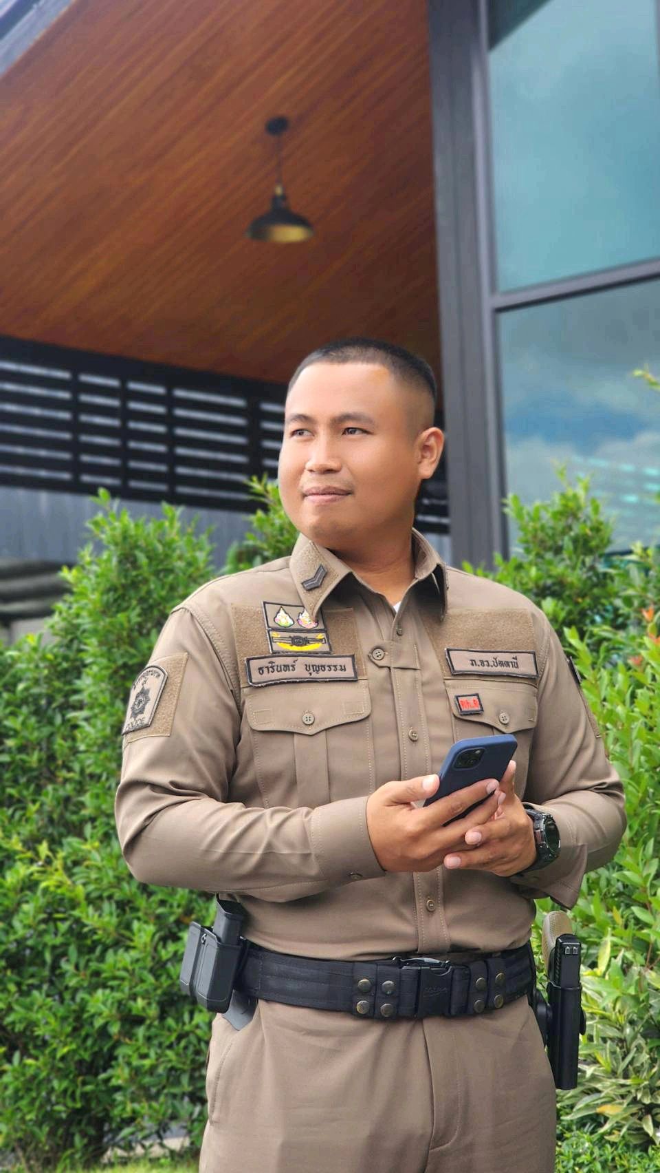 Tharin - ถึงเครื่องแบบจะเปื้อนฝุ่น แต่ก็กอดอุ่นนะเธอ... #ตำรวจเมกา ...