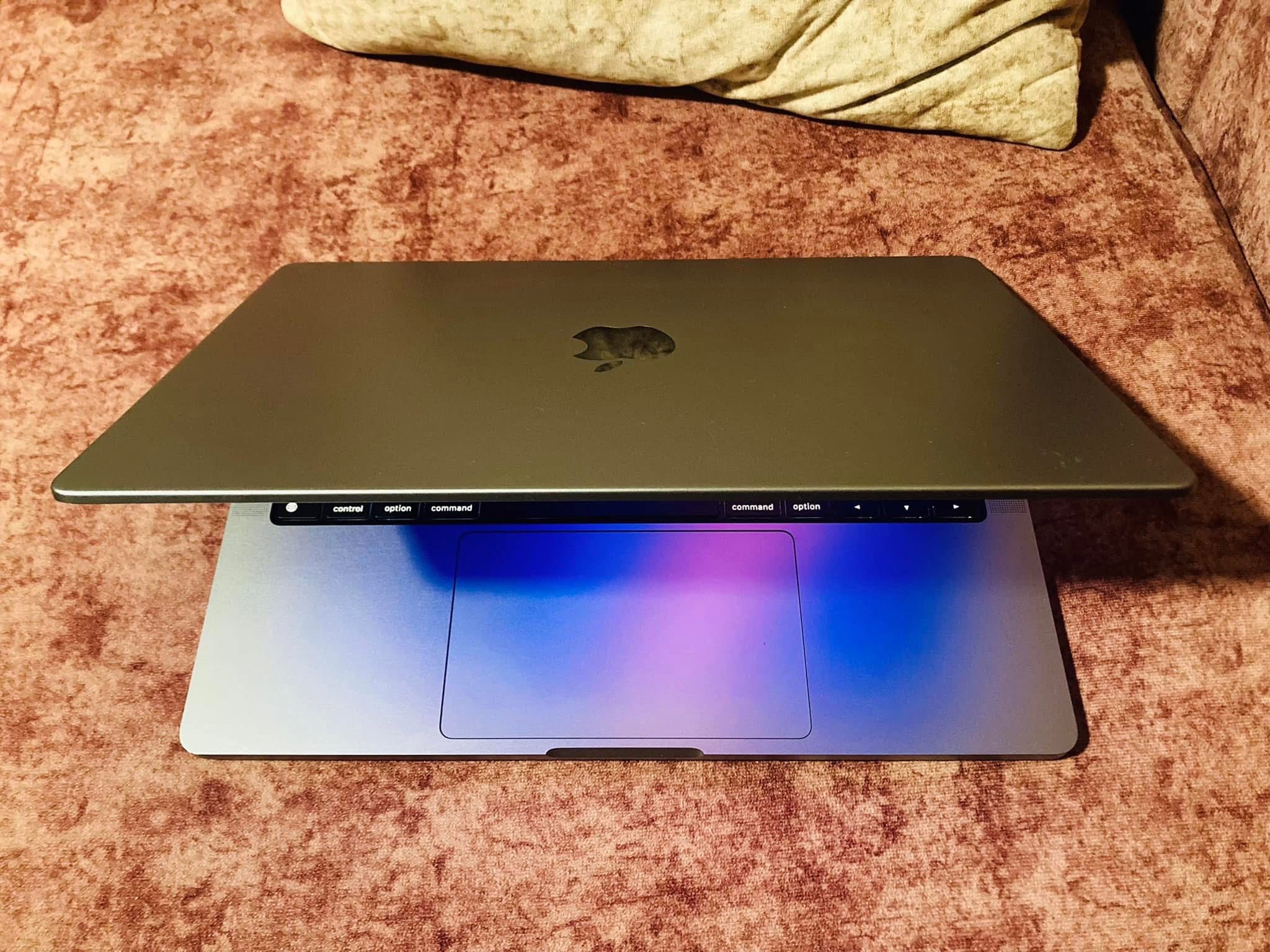 Macbook pro 2021 M1 pro 8gb ram 512gb SSD At 900k Watsp me 0709871324