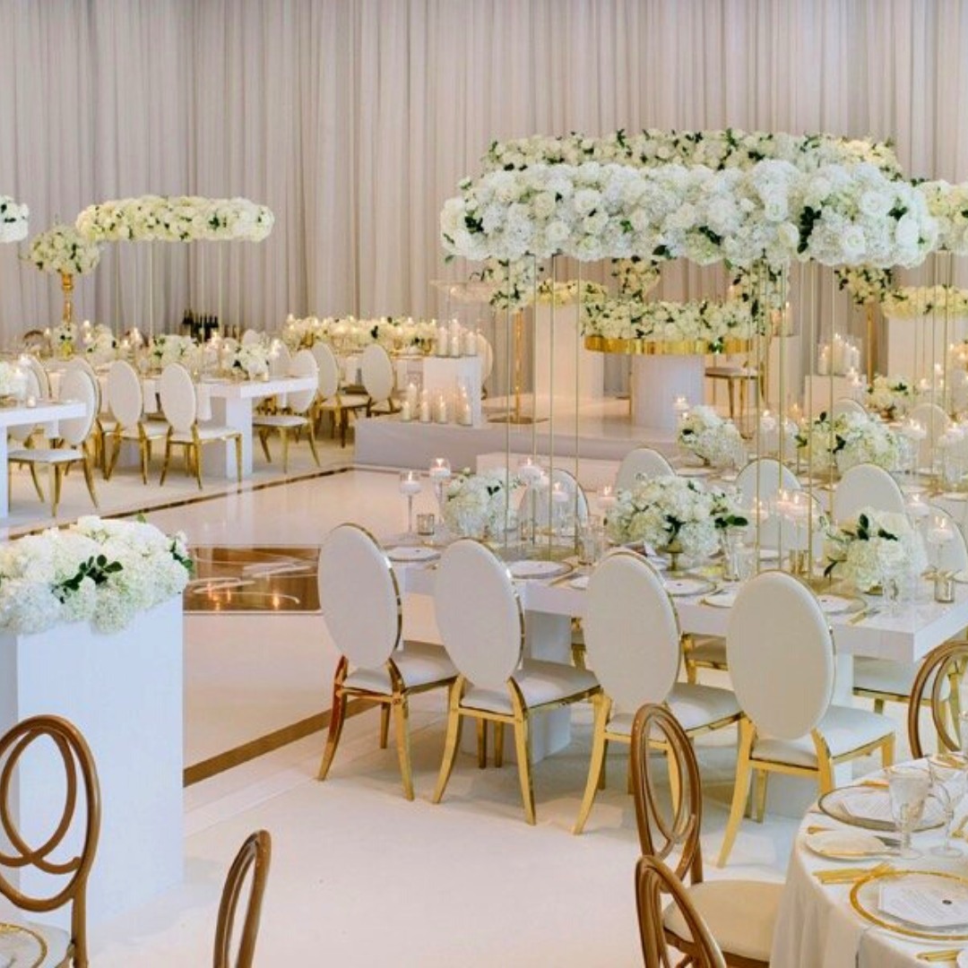 The White Boxx - An elegant wedding begins with an...