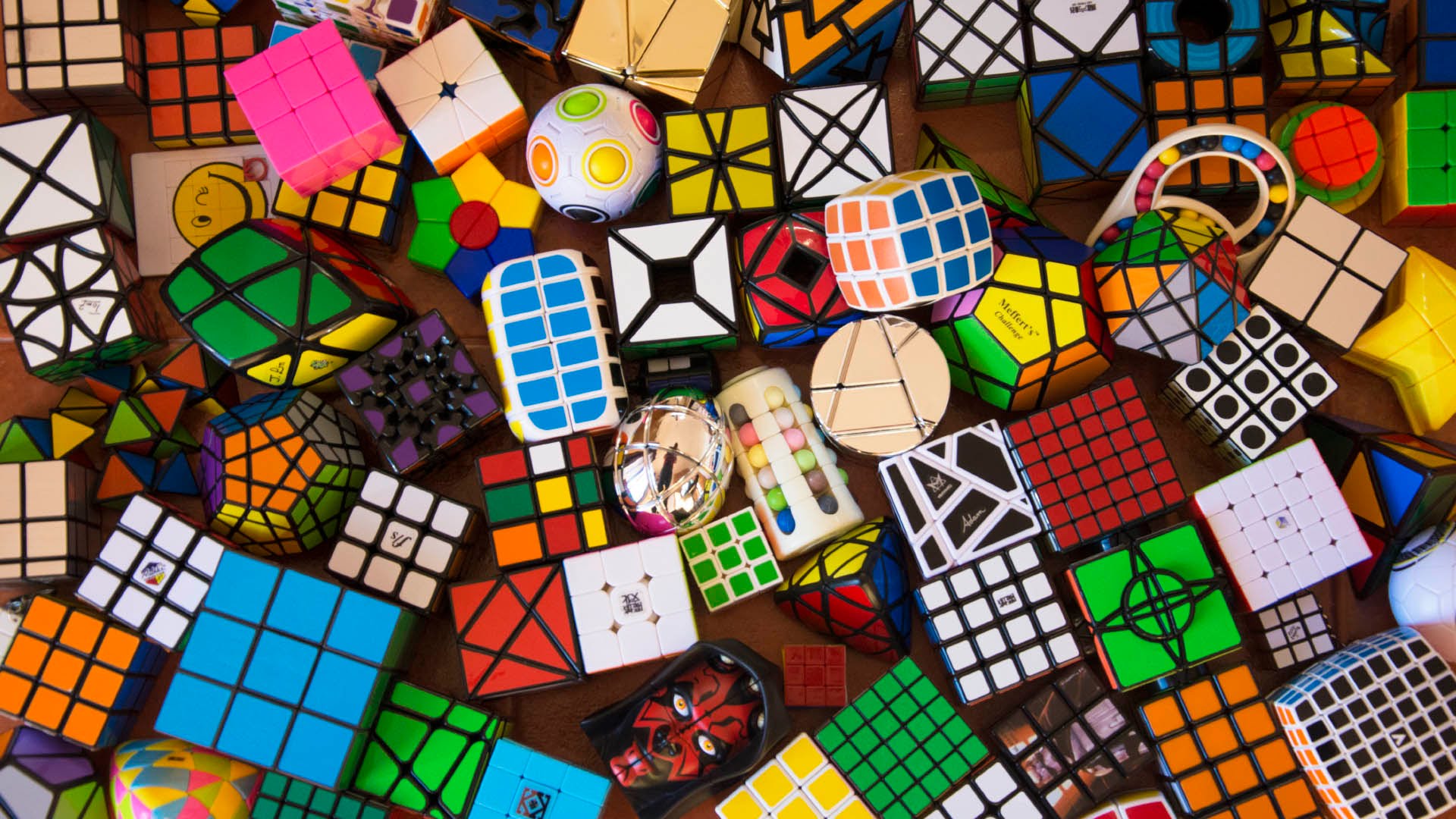Rubik - El Clover Cube es un cubo muy elegante, está inspirado en un ...