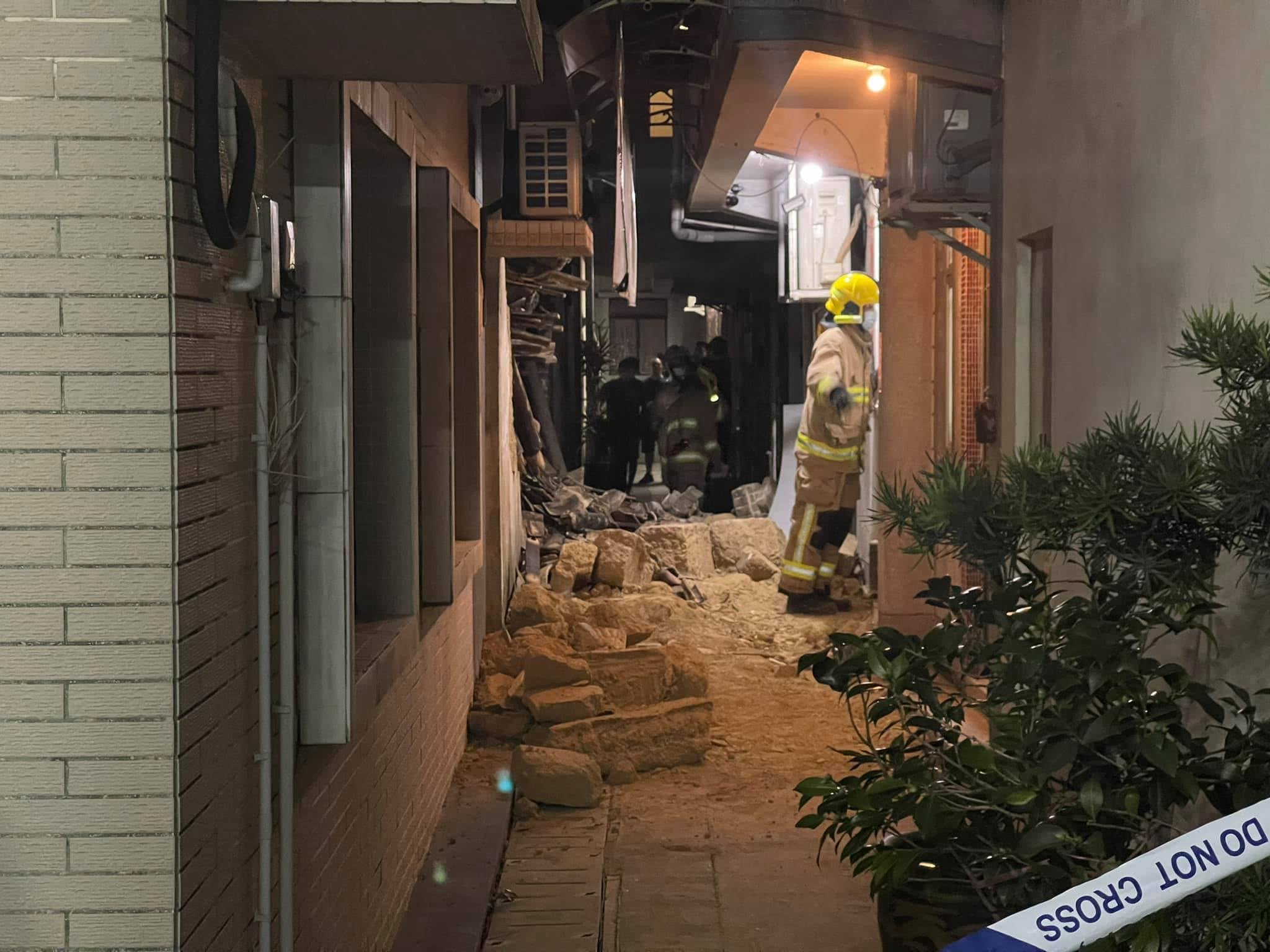 元朗生活誌 - 元朗廈村新圍塌舊村屋 九旬婆婆被壓傷腳送院... | Facebook