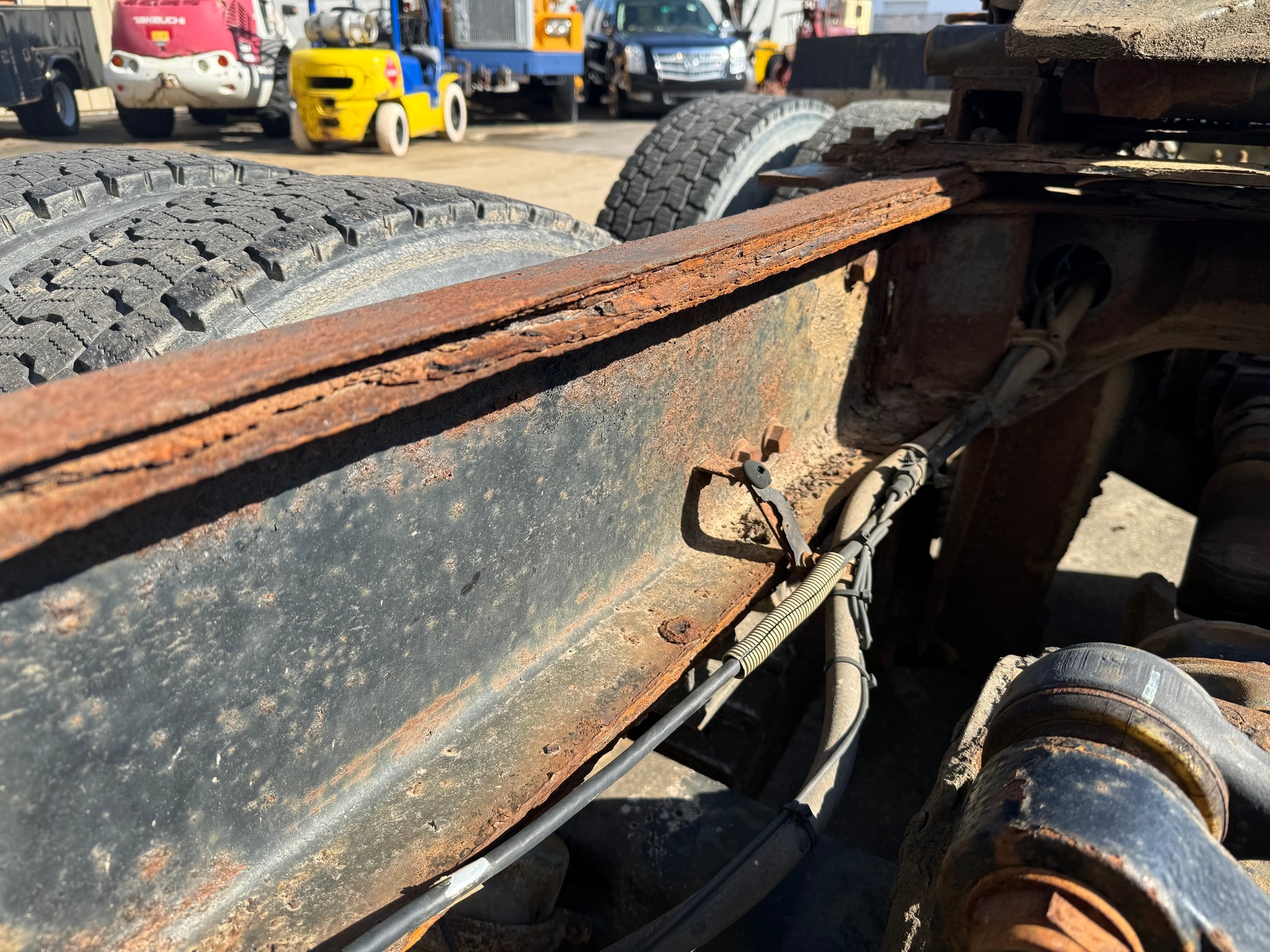 2000 MACK CH613 TRACTOR - NEEDS FRAME WORK - - Commercial Vehicles ...
