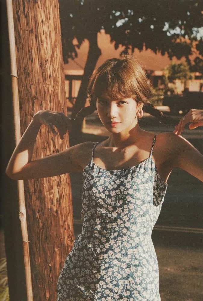 BLACKPINK SUMMER DIARY 2019 in Hawaii: LISA GROUP PHOTOS: www.fb