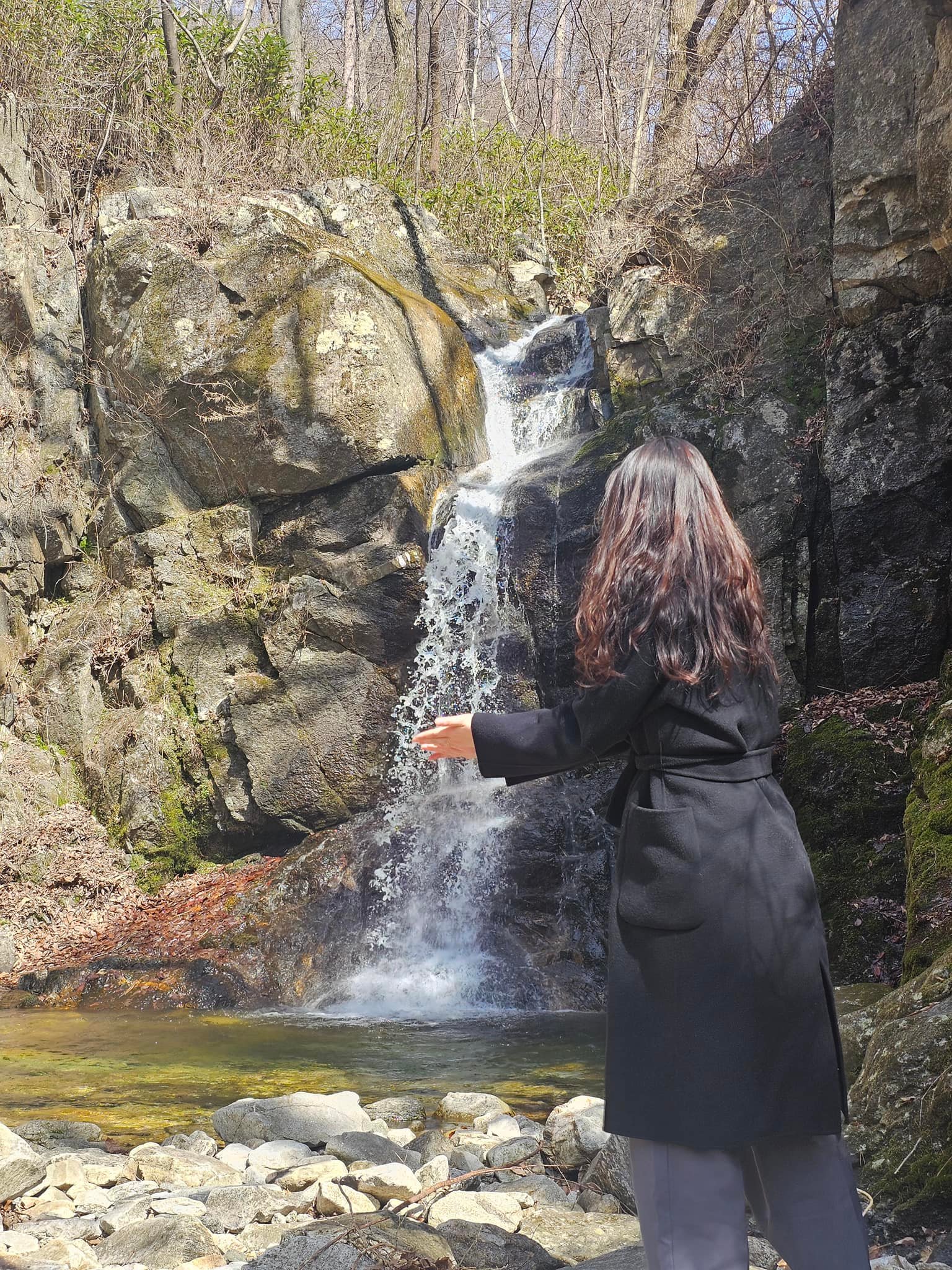 장수군청 - 장수 지지계곡 ⛰️ 졸졸졸 ~~~ 봄이 오는 소리 들리시나요? 🏞️ 오랜 세월 바위...