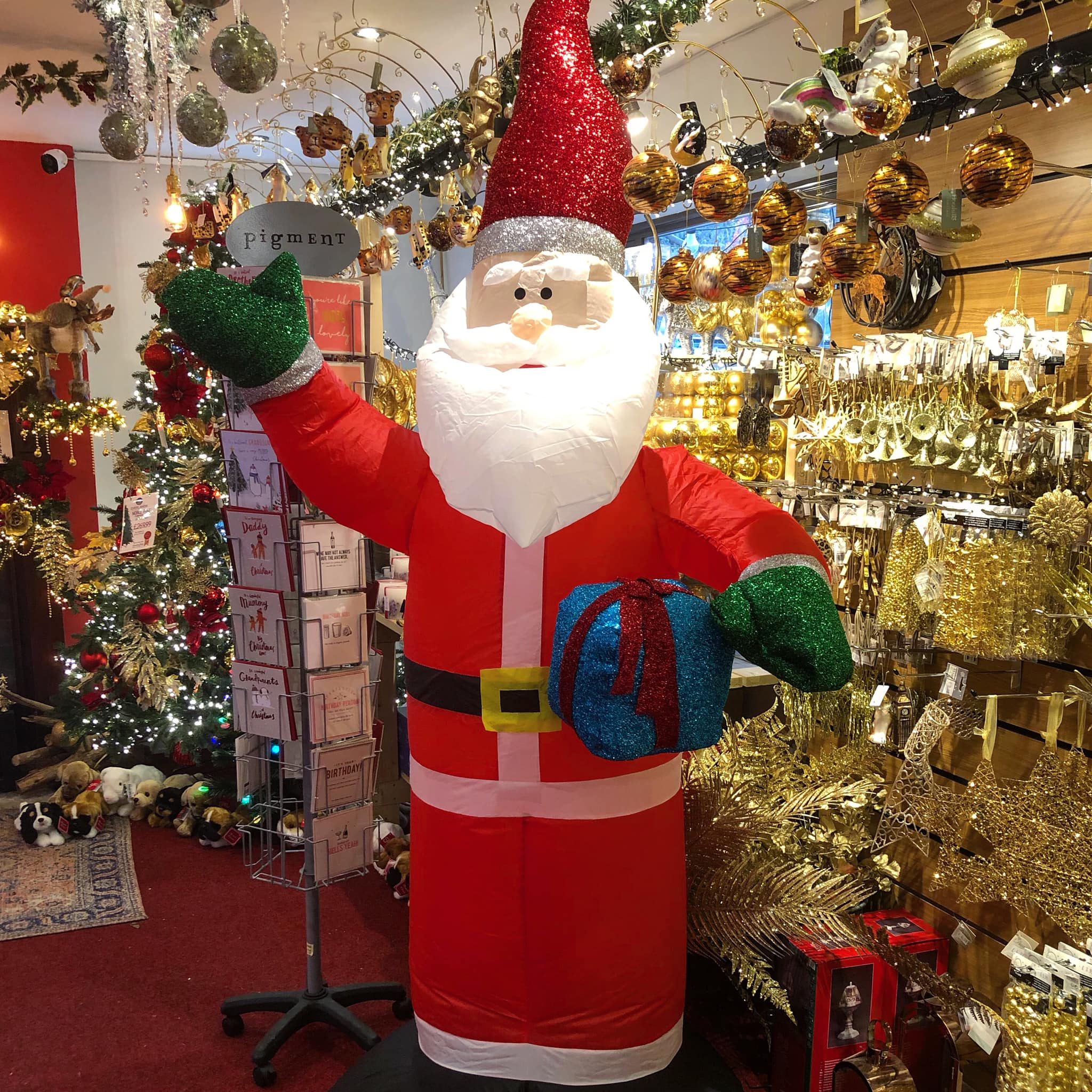 Hall S Christmas Shop Waving Goodbye To The Weekend Like Monday S In December Aren T Too Bad Though Every Monday Is One Less Day Until Christmas What Christmassy Things Did Everyone