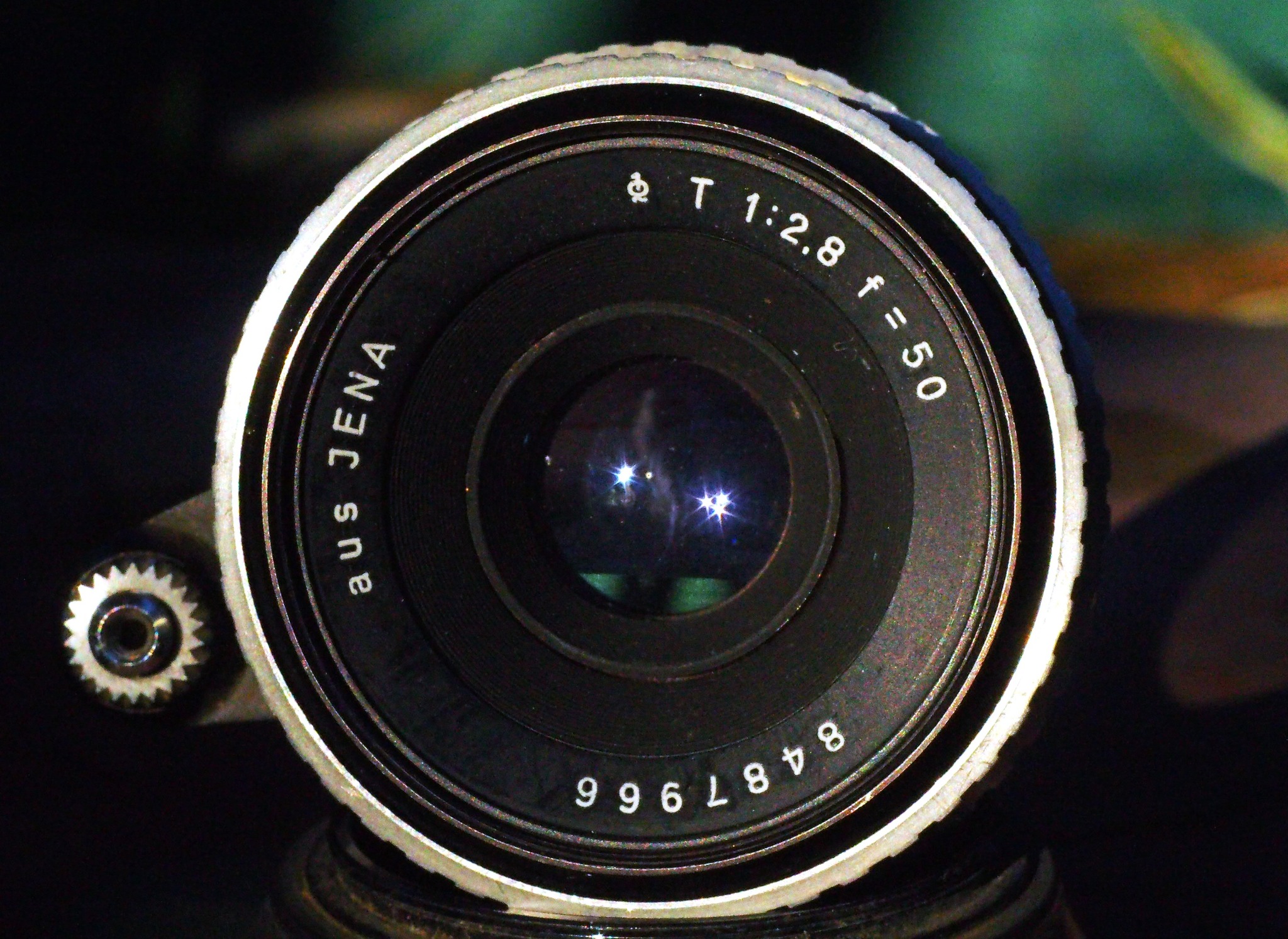 I buy one Carl Zeiss Jena DDR Tessar 50 mm f/ 2.8 (auto) I think 
