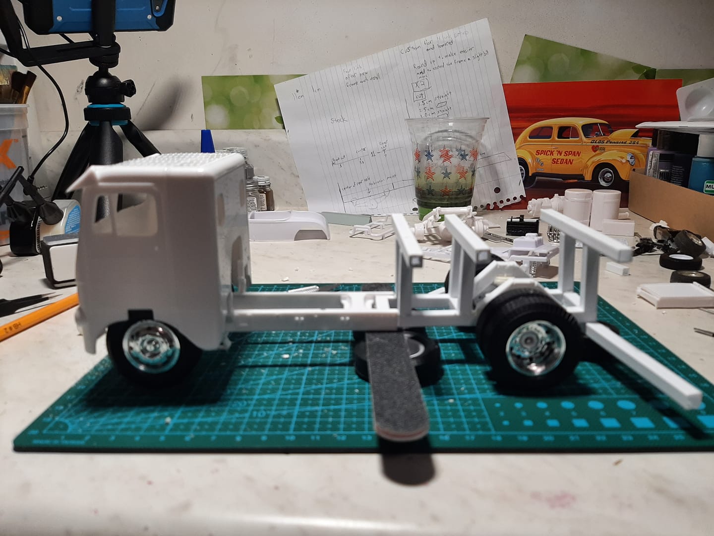 AMT White Freightliner SD/DD model truck build